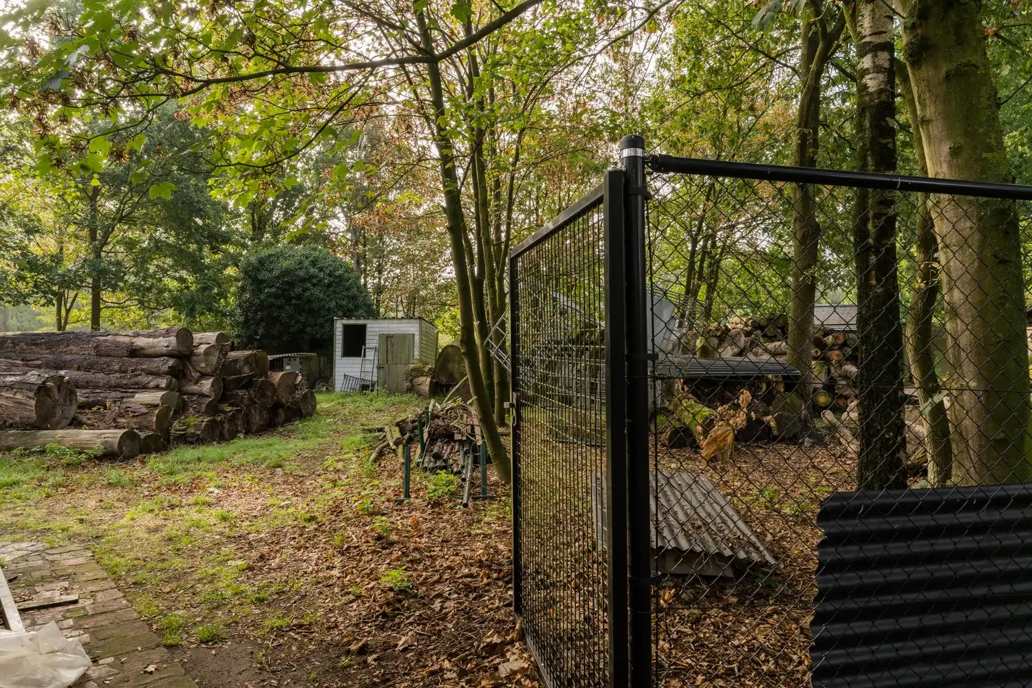 Veelzijdige woning met zorgmogelijkheden, werkruimte en tal van bijgebouwen foto 48