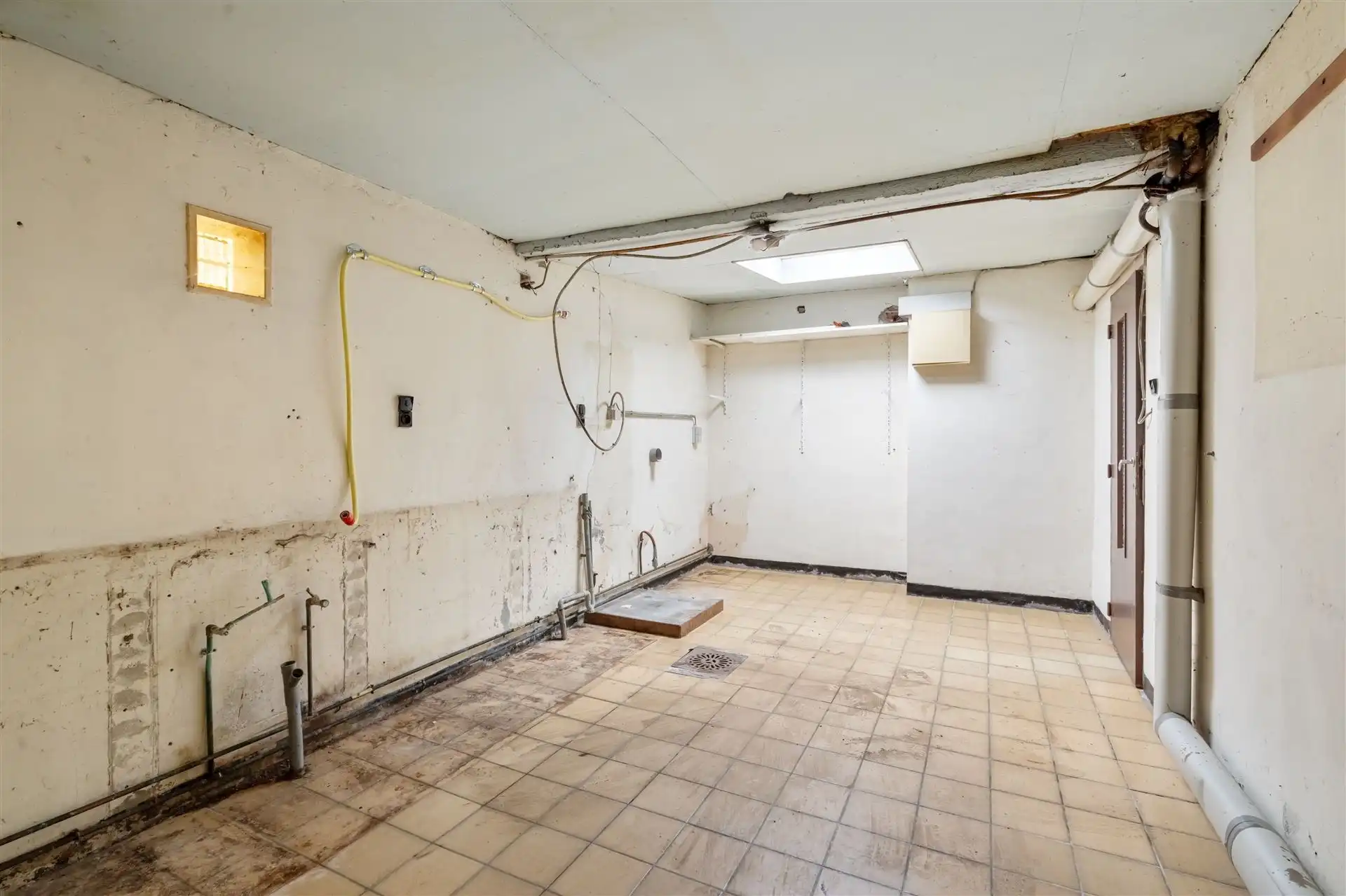 Renovatiewoning met garage en tuin. foto 29