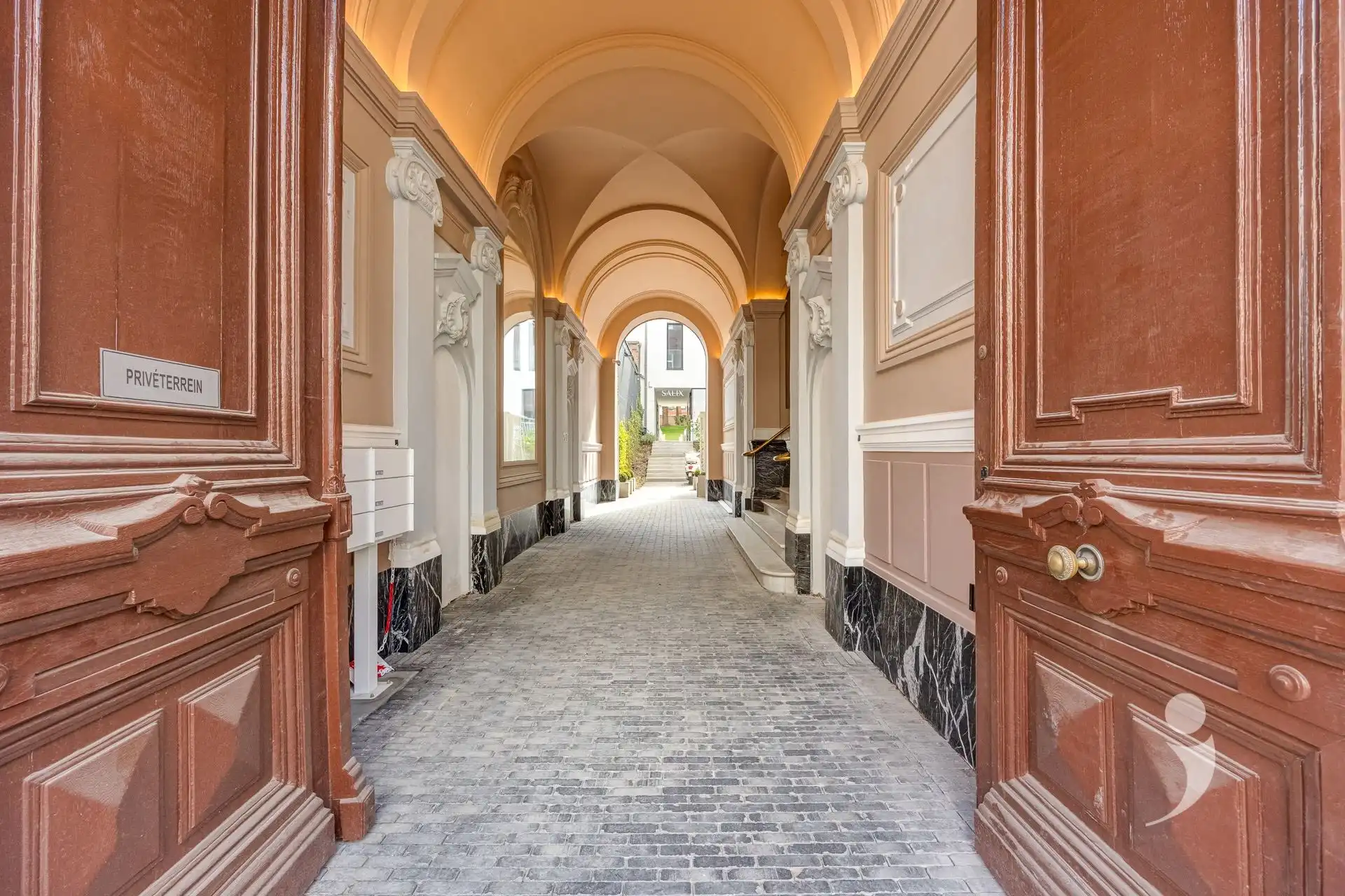 Exclusief gerenoveerd appartement op toplocatie in Leuven foto 4