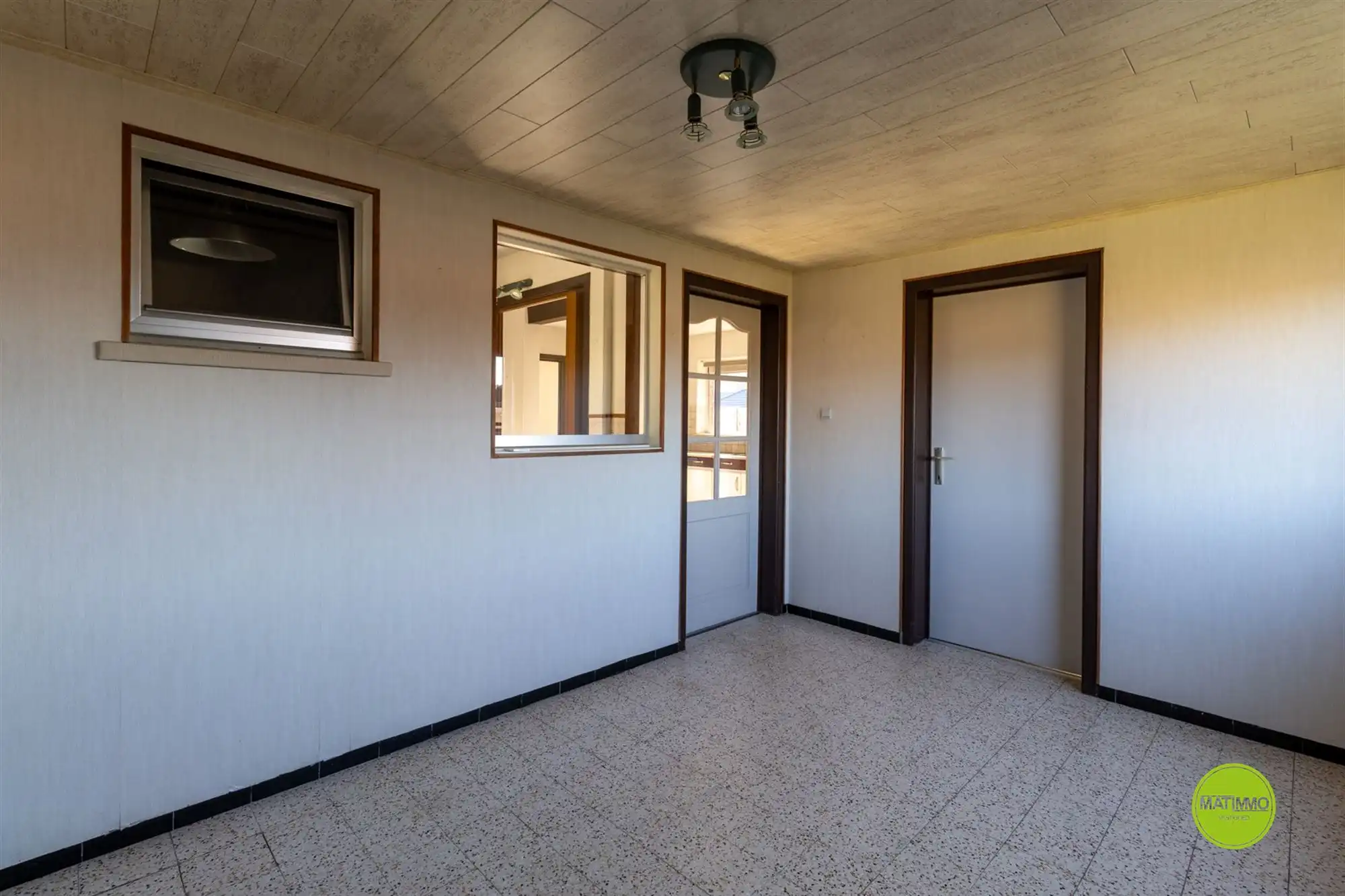 Ruime open bebouwing met 6 slaapkamers op 750 m2 grond foto 21