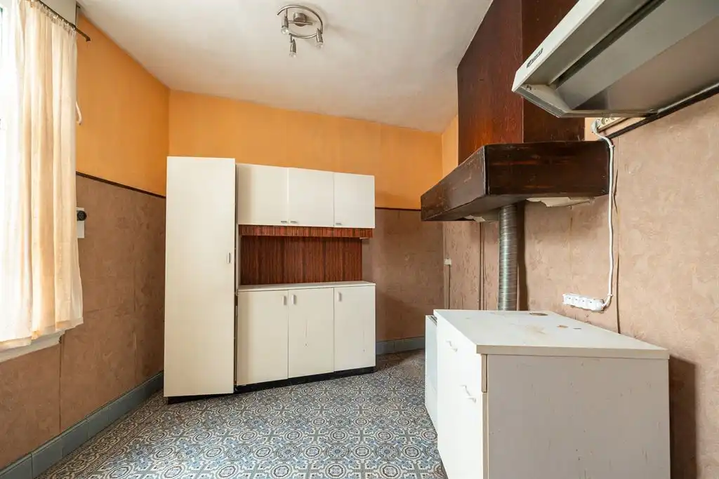 Te renoveren woning met authentieke elementen foto 5