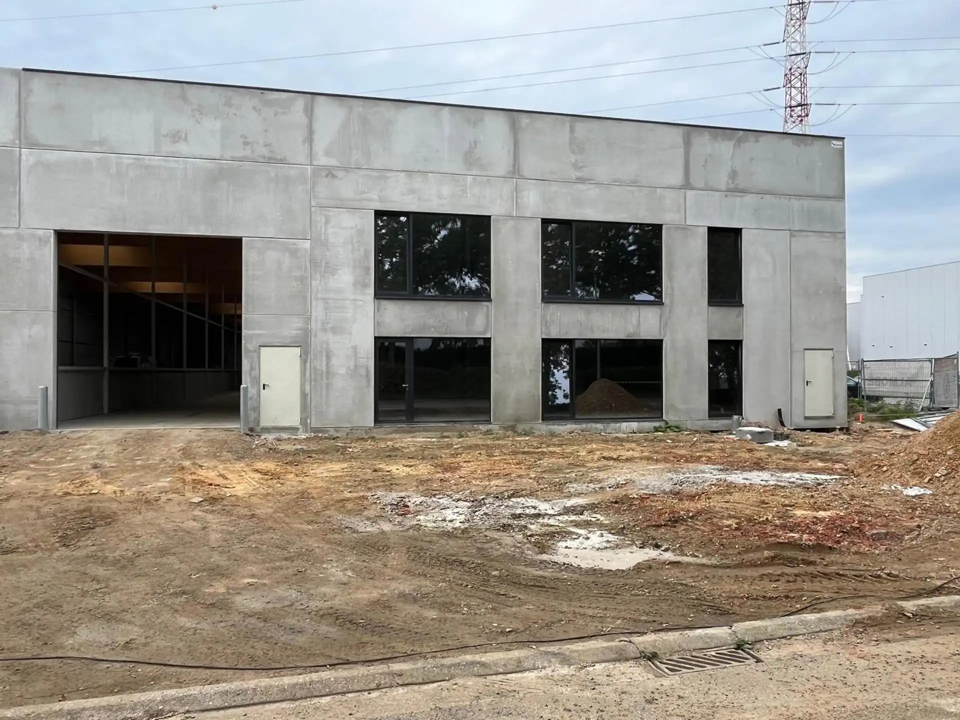 Wommelgem: magazijn 720m² met kantoren foto 10