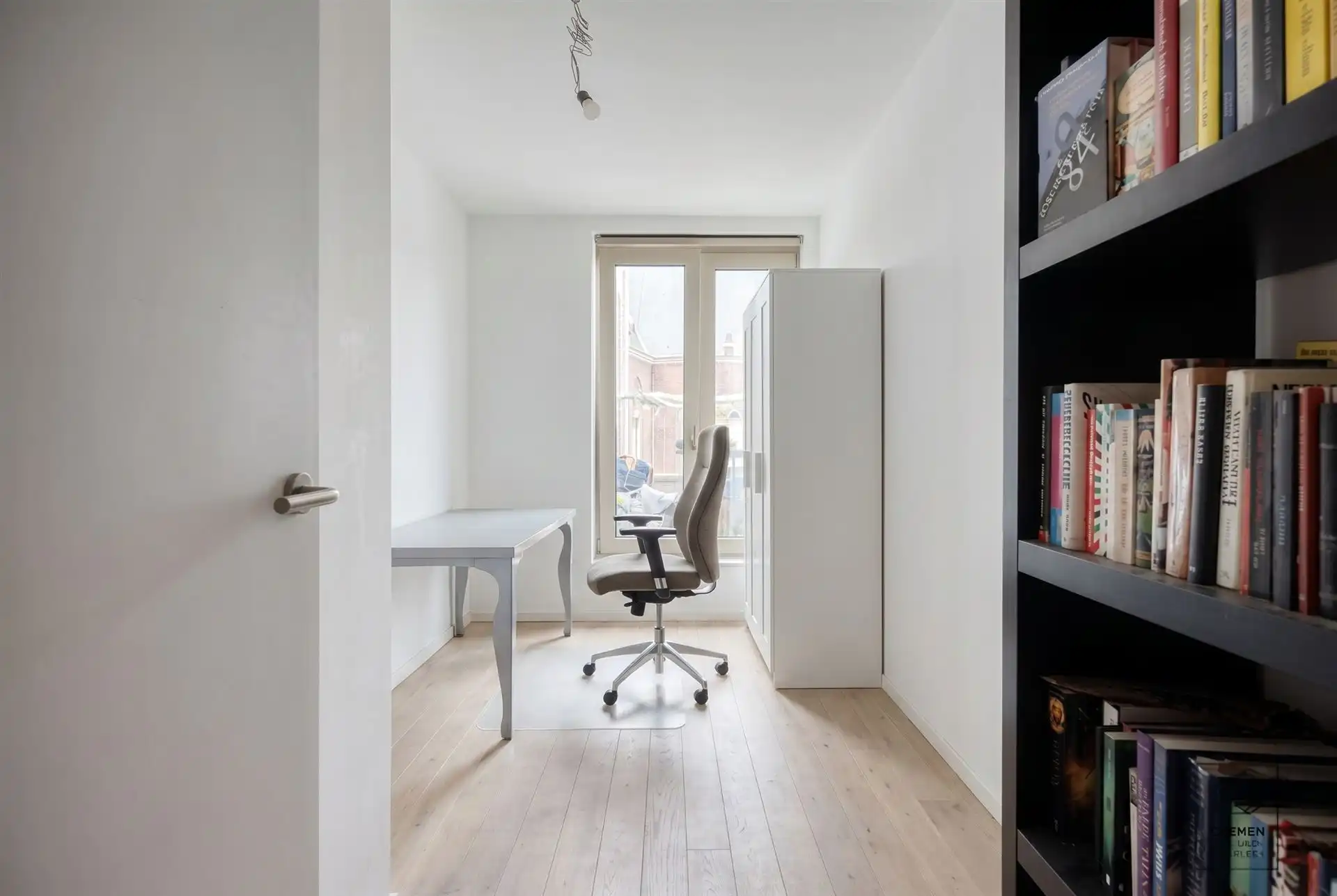 Ruim drieslaapkamer appartement op een uitstekende locatie! foto 9