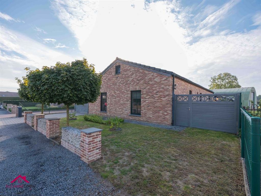 Vrijstaande woning, volledig gerenoveerd foto 3