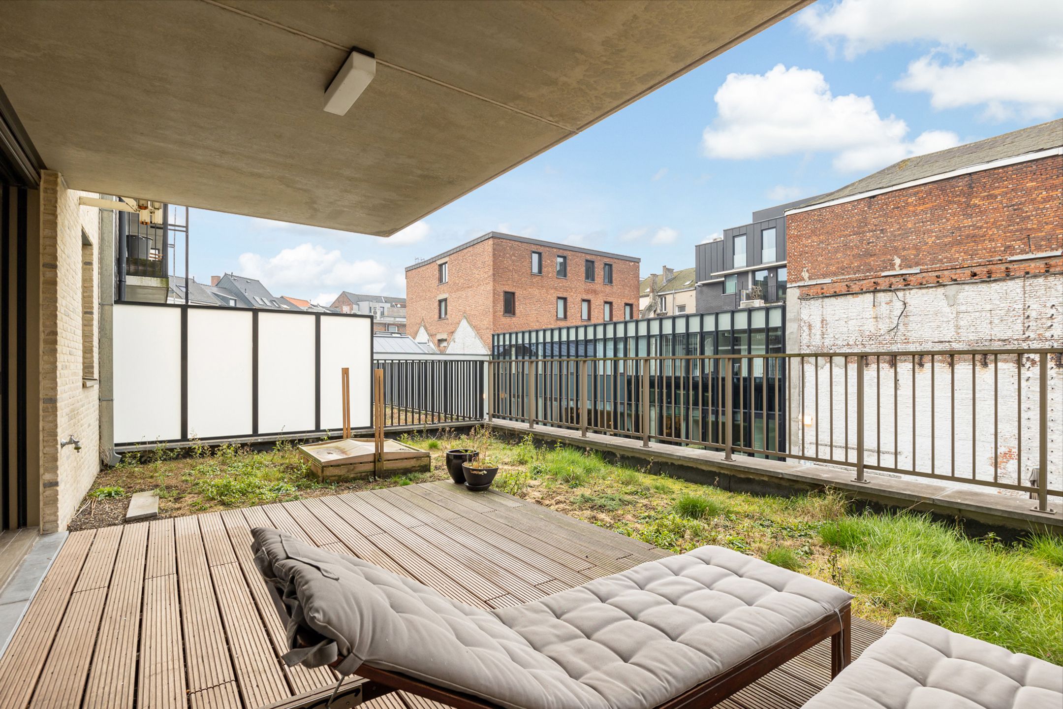 ANTWERPEN ZUID - Twee-slaapkamerappartement met ruim Zuid-terras.  foto 3