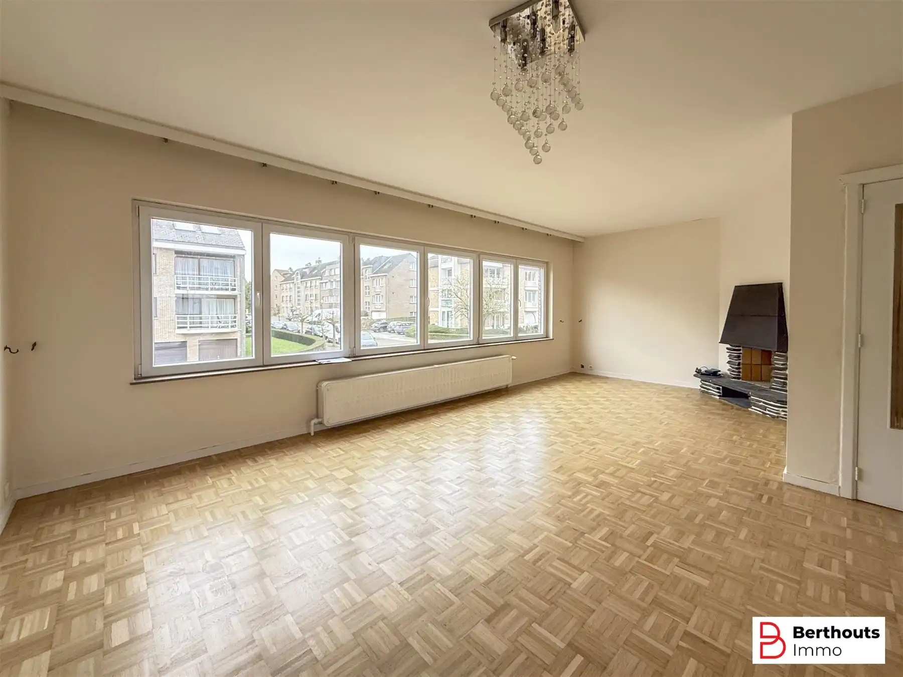 WONING MET 5/6 SLAAPKAMERS MET TUIN foto 3