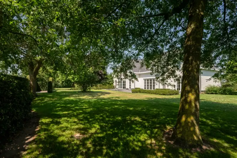 Villa te huur in agrarisch buitengebied van Essen, nabij de grens met Nederland. foto 35