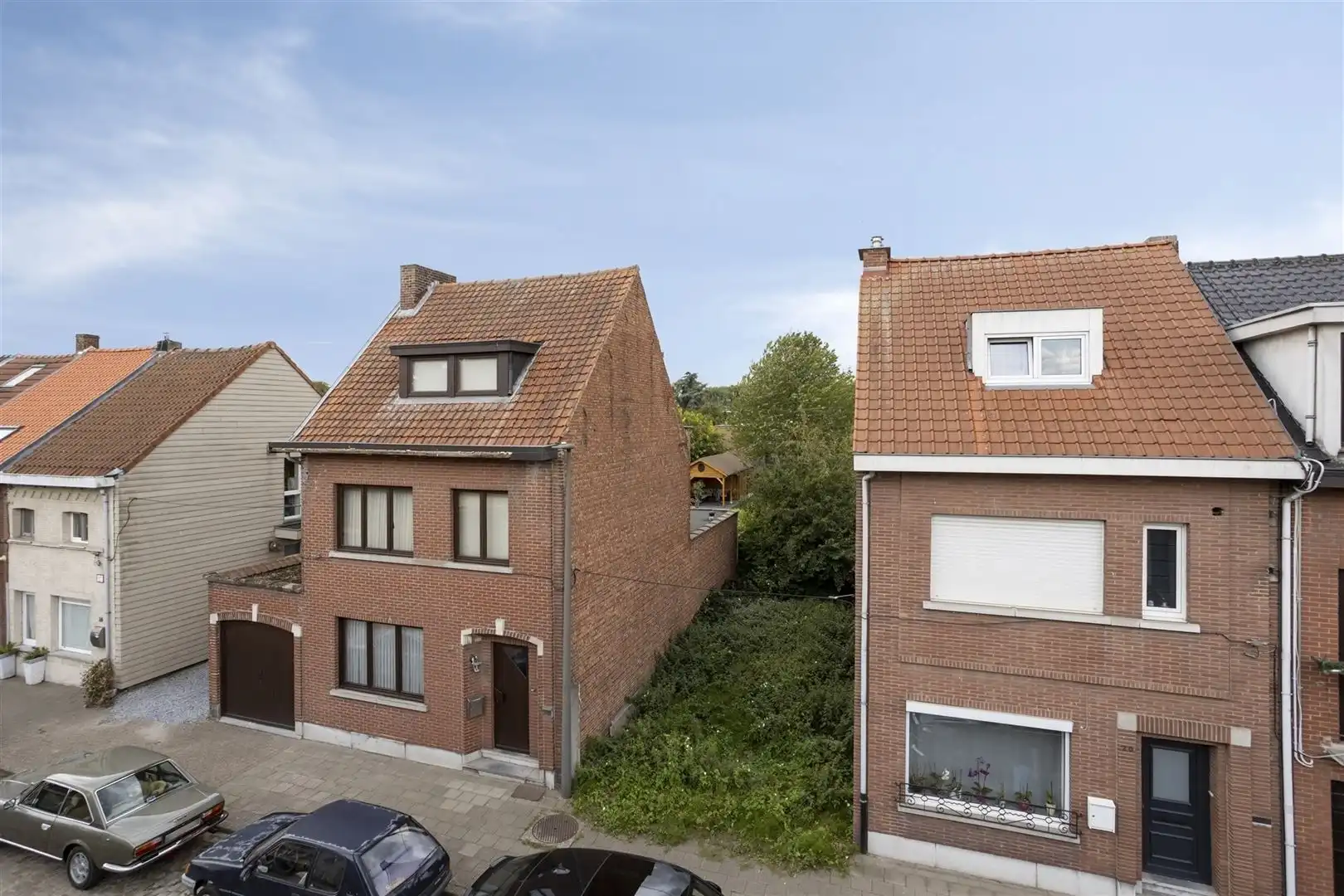 Gunstig gelegen, diep stuk bouwgrond incl.vergunde plannen foto 8