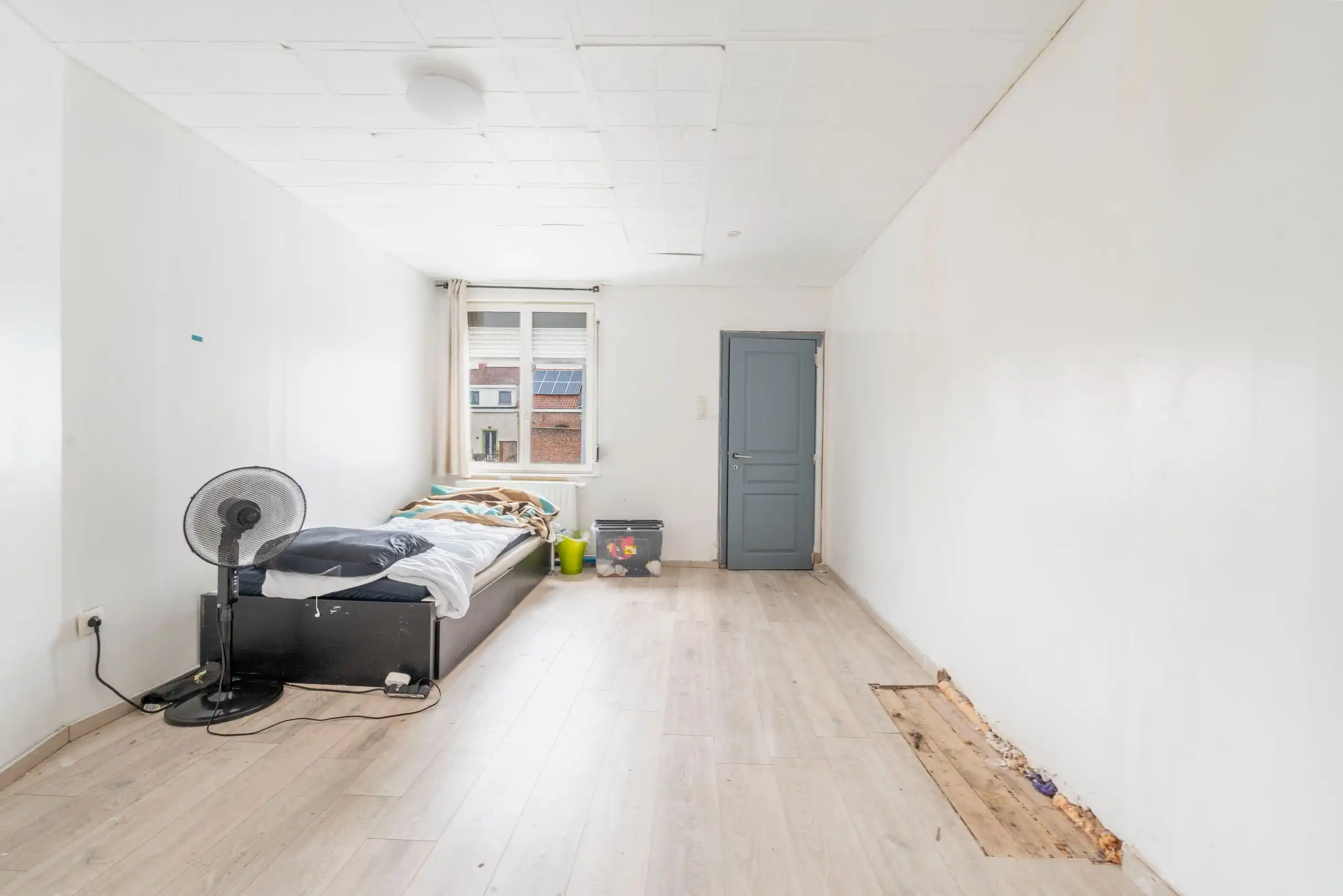 Ruime woning met 5 slaapkamers, garage en tuin. foto 10