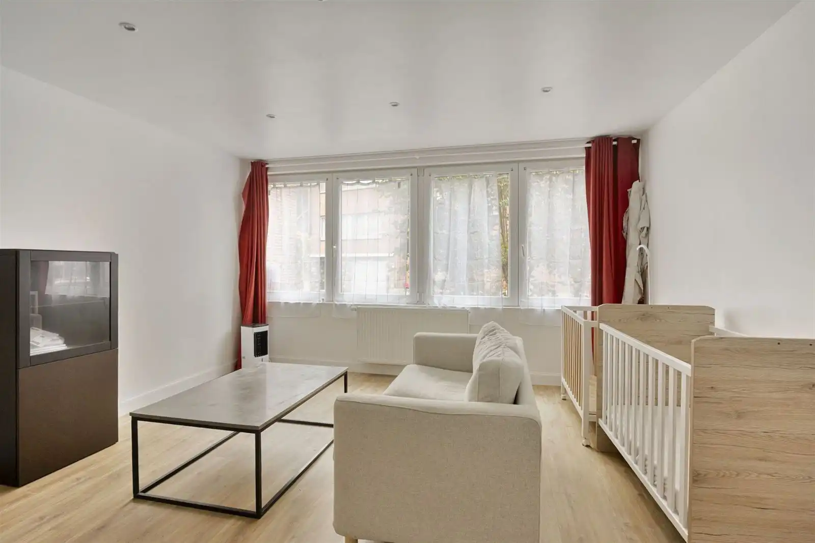 Instapklaar 1-kamer appartement met parking en tuin  foto 3