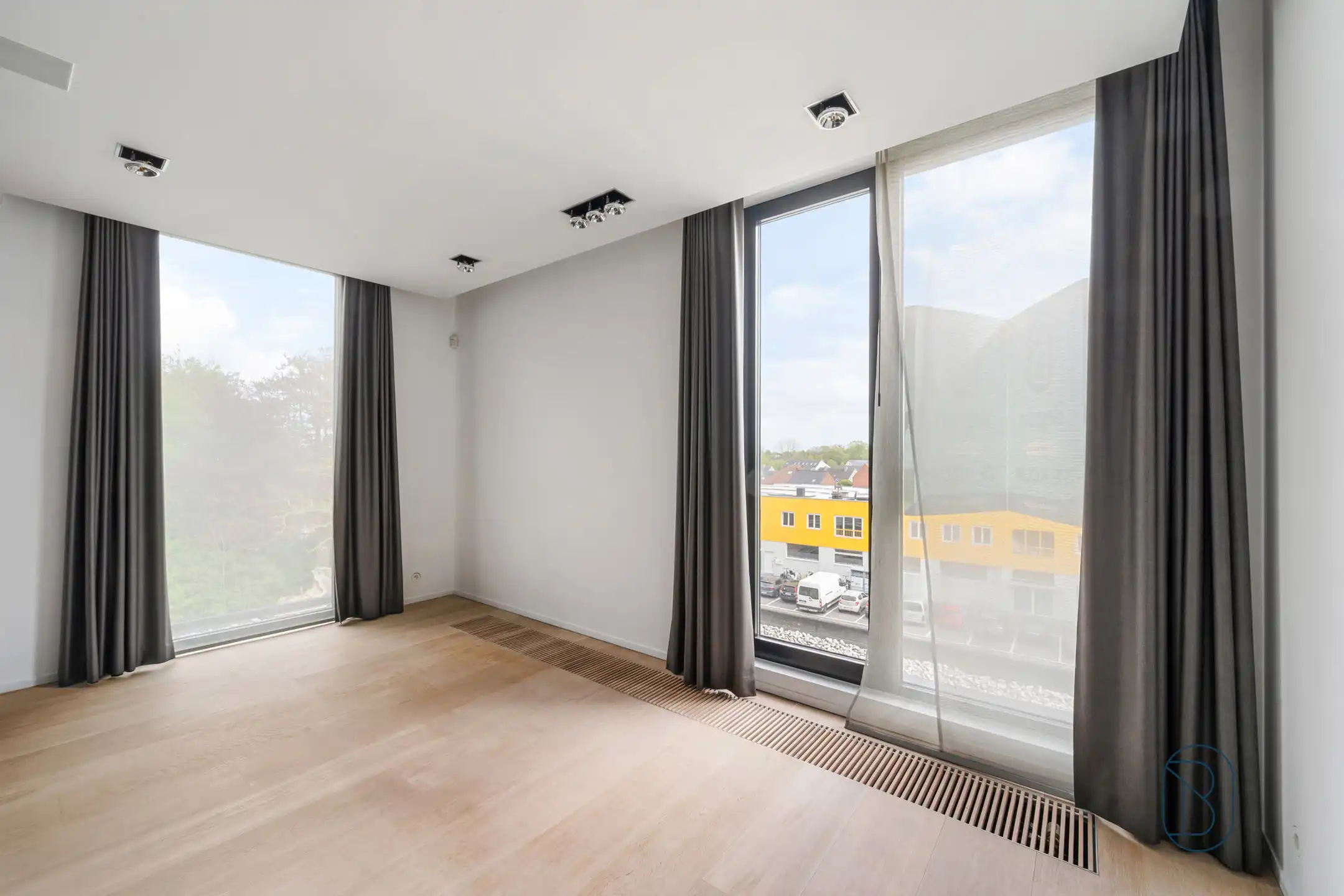 Topgelegen lichtrijke penthouse met prachtig terras foto 16