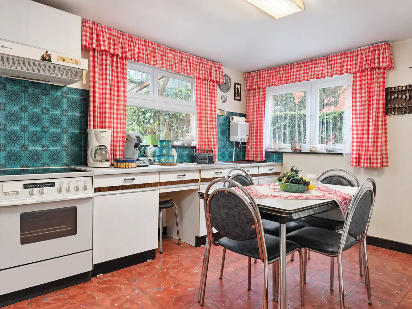 Charmante, te renoveren woning met veel potentieel gelegen in het prachtige Neerharen foto 16