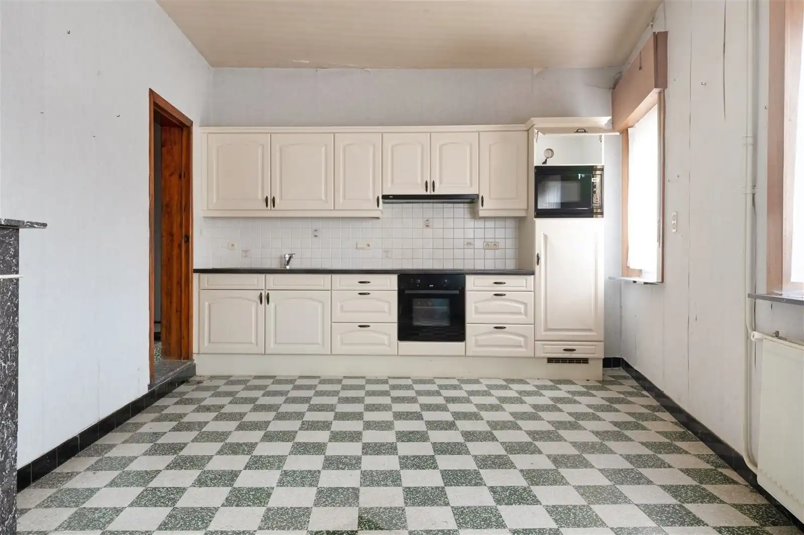 Uitzonderlijk renovatieproject met authentieke kapel! foto 17