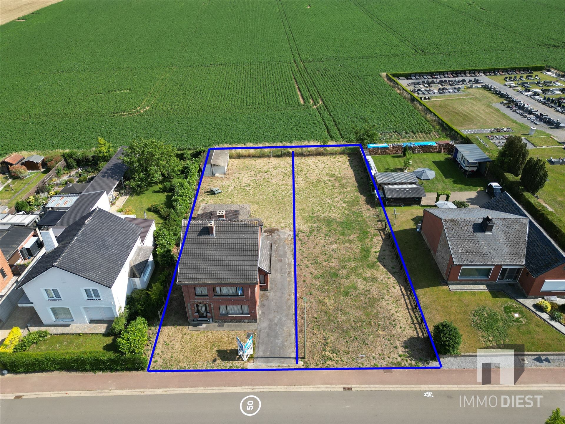 Hoofdfoto van de publicatie: Woning + tuin (6a44ca) en perceel bouwgrond naastliggend (5a58ca)