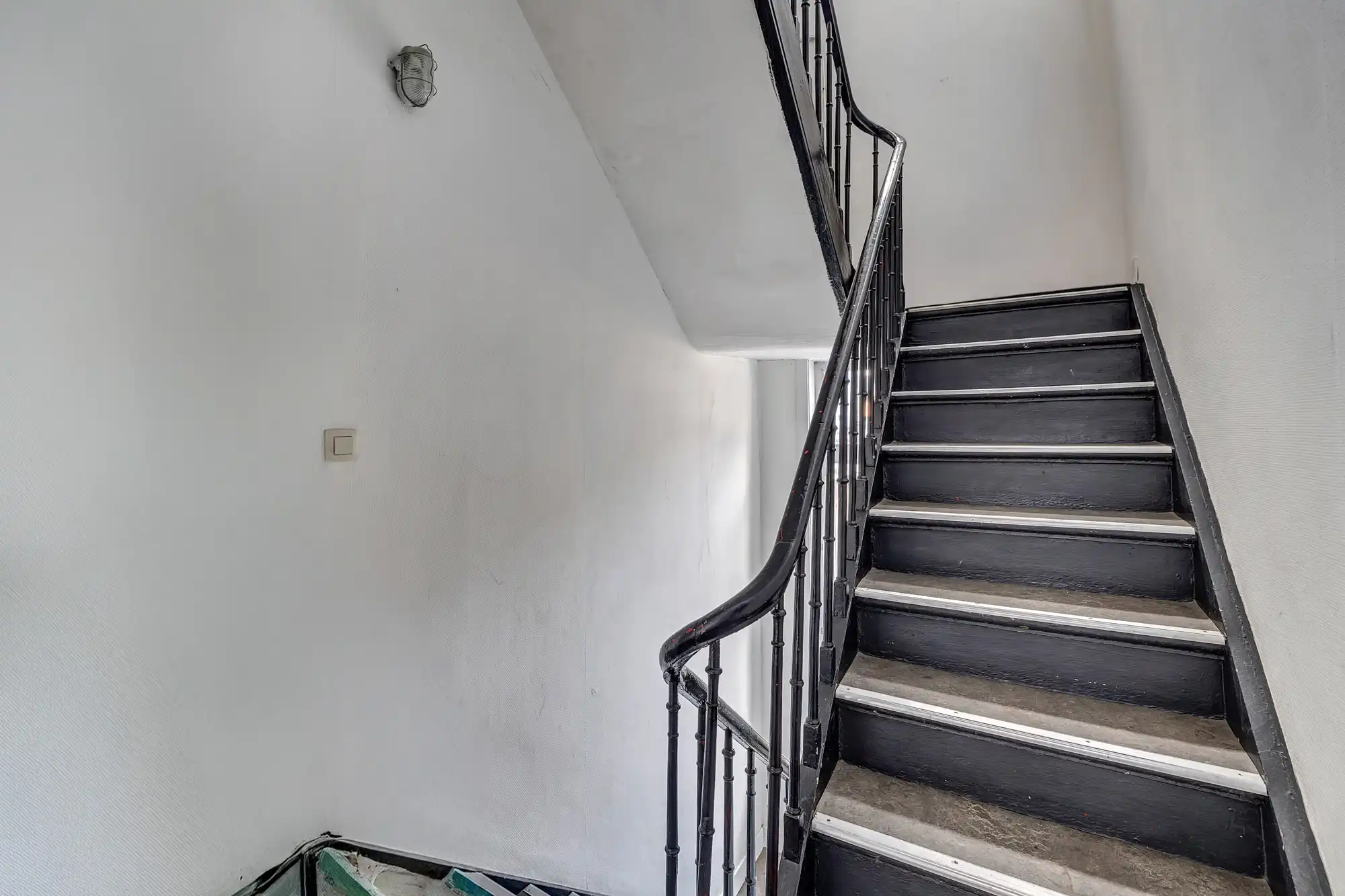 Appartementsgebouw met handelsgelijkvloers in Molenbeek foto 13