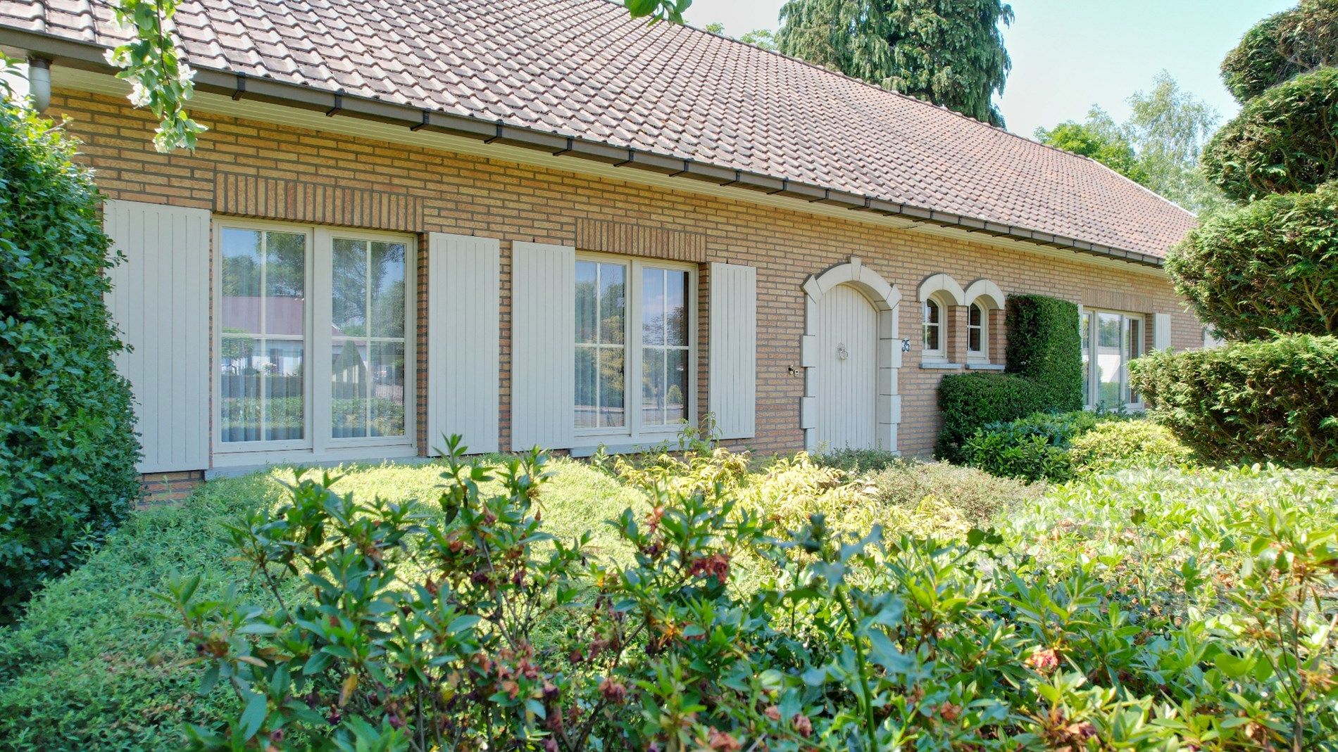 Prima onderhouden landhuis met 2 slaapkamers op een bijzonder groot perceel van 1ha 11a 60ca foto 4