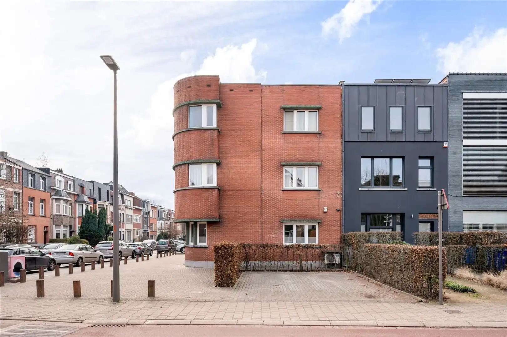 Gerenoveerd gelijkvloers appartement foto {{pictureIndex}}