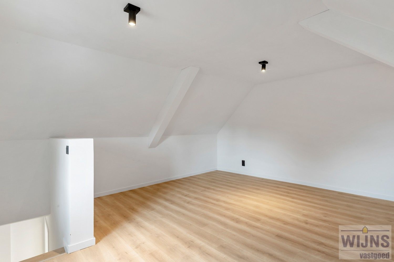 Prachtig gerenoveerde woning met 3 slpkm foto 35