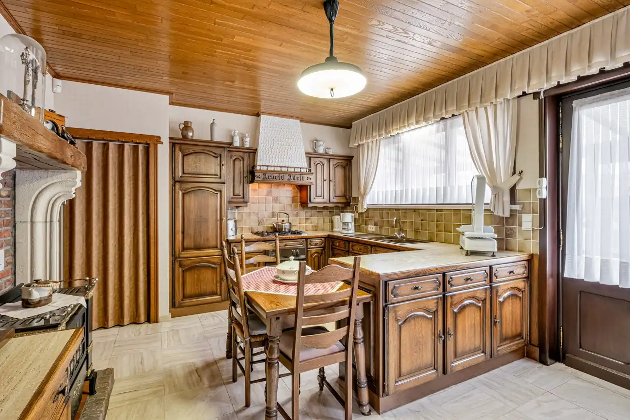 Praktische en ruime gezinswoning op rustige locatie nabij alle faciliteiten! foto 7