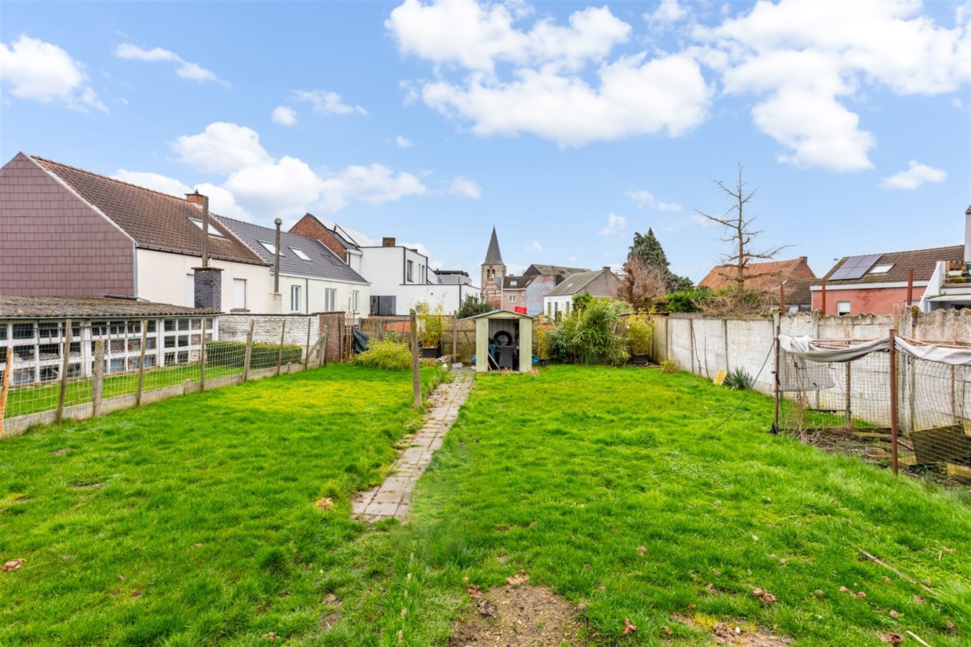 Ruime renovatiewoning met tuin en 3 slaapkamers foto 2