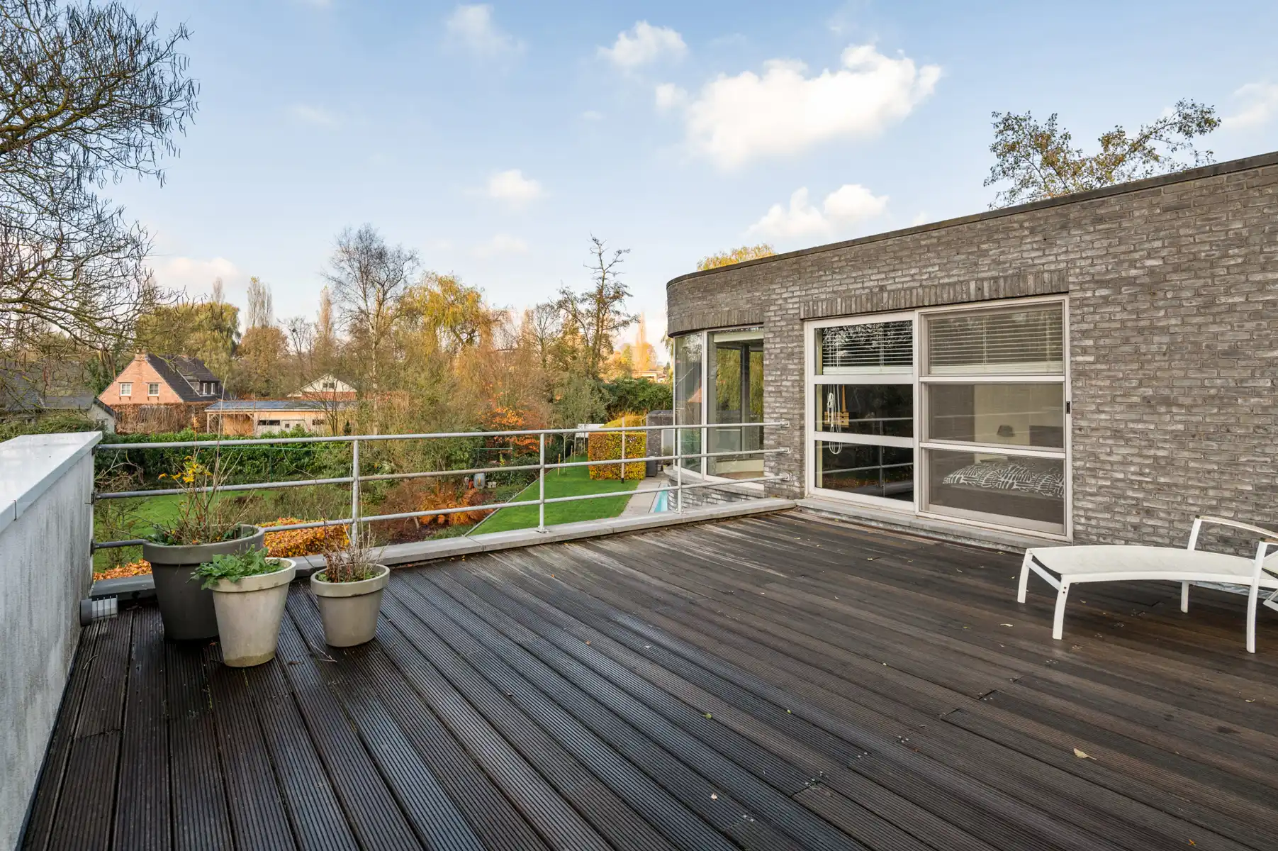 Moderne villa in een doodlopende straat vlakbij het centrum foto 20