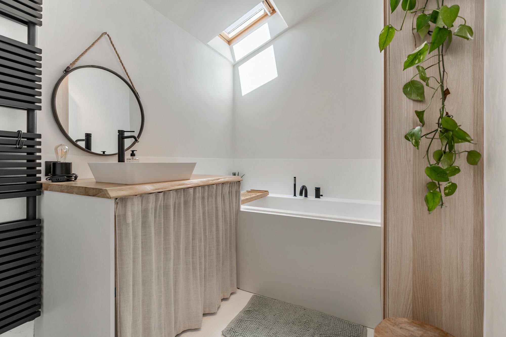 Compleet gerenoveerde en instapklare woning te Kortessem! foto 6