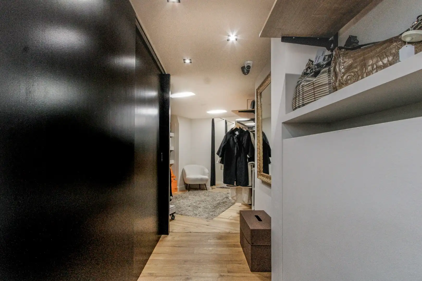 Handelspand te huur – overname handelsfonds luxe tweedehands kleding Dumortierlaan foto 12