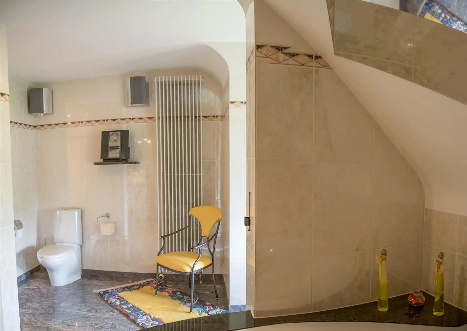 Mooie stijlvilla met kwalitatieve afwerking en zeer verzorgde tuin met oprijlaan. foto 18