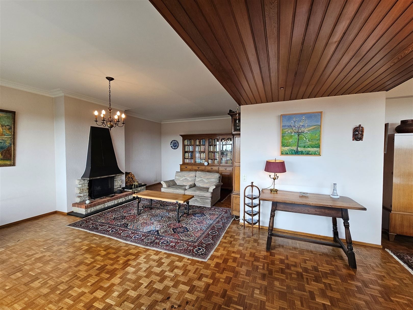 Ruim appartement met 4slpks, terras en garagebox foto 2
