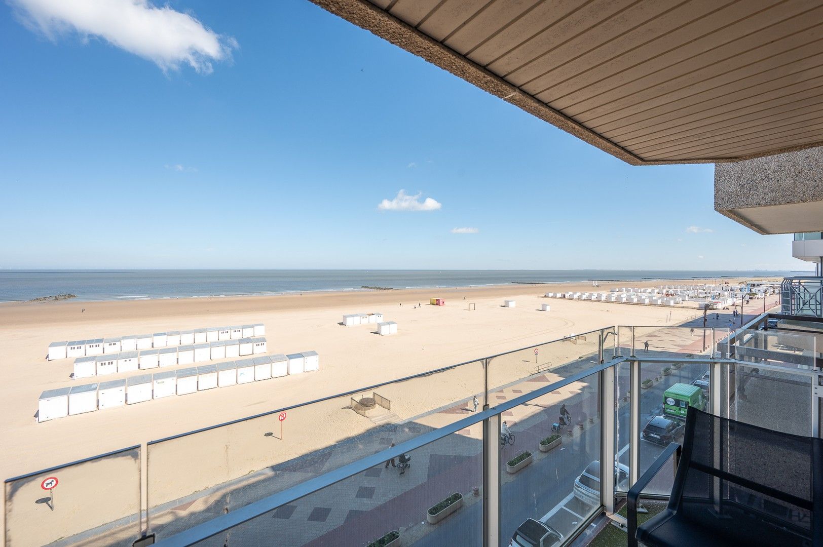 VRIJ 02-01-2026 ts 14u-17u OPENDEUR Ebbestraat 10 bus 45 – Fantastisch appartement met adembenemend zeezicht ideaal gelegen op de zeedijk in het Zoute. foto 2