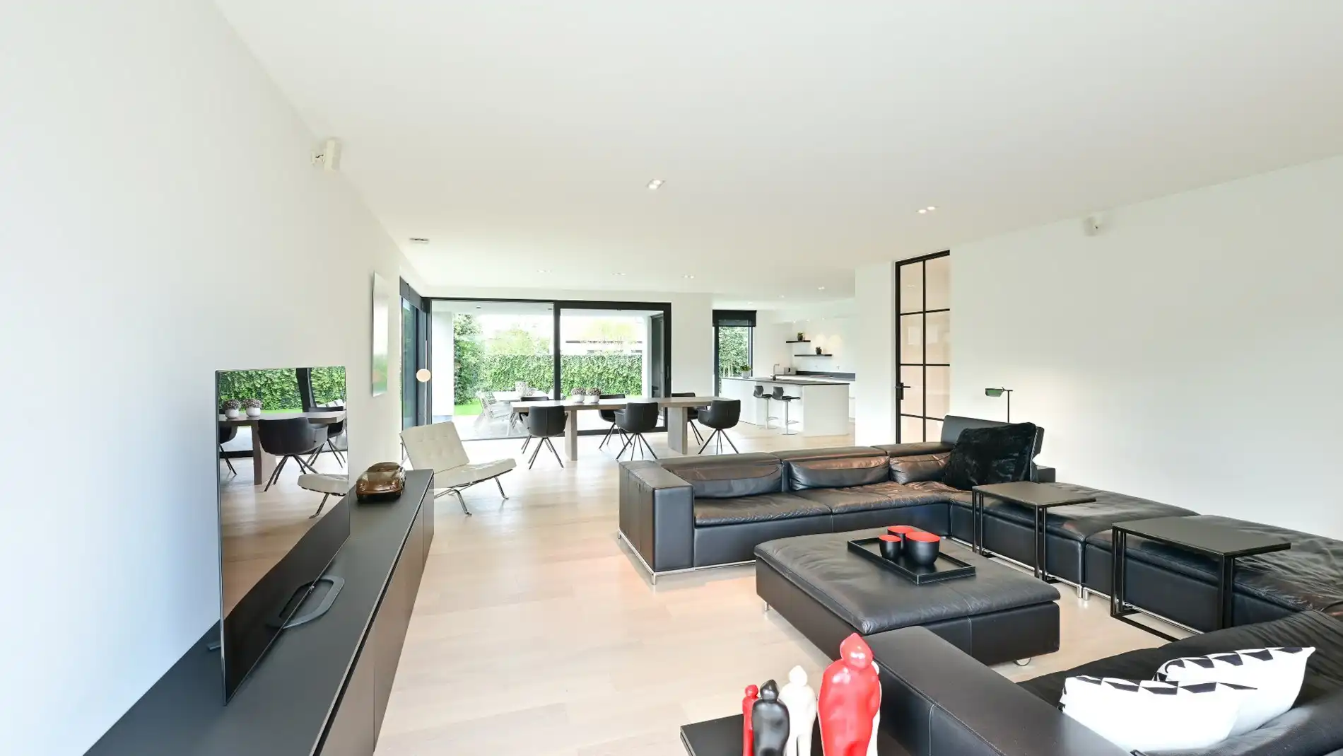 Hedendaagse villa (°2017) gelegen vlakbij het centrum van Knokke. foto 6