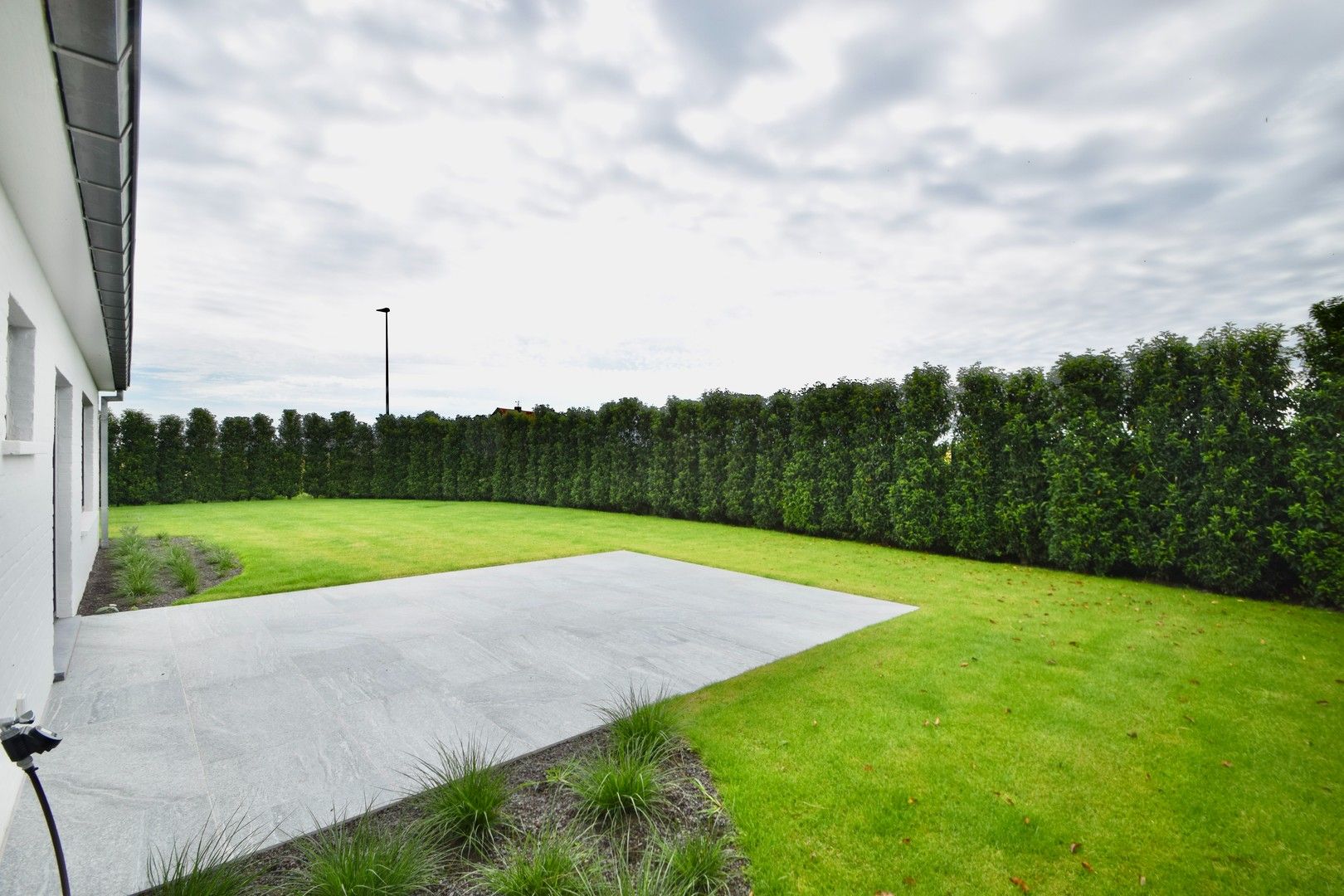 Geheel van 3 volledig gerenoveerde woningen in het woonerf Witte Poldershof foto 3