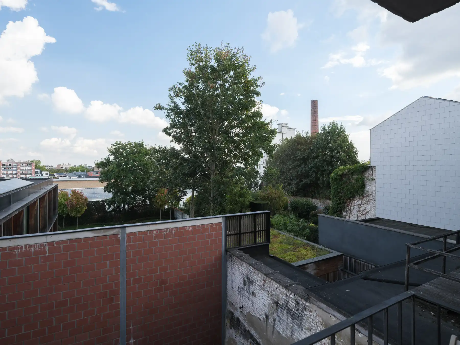 Instapklaar tweeslaapkamer appartement met terras foto 12