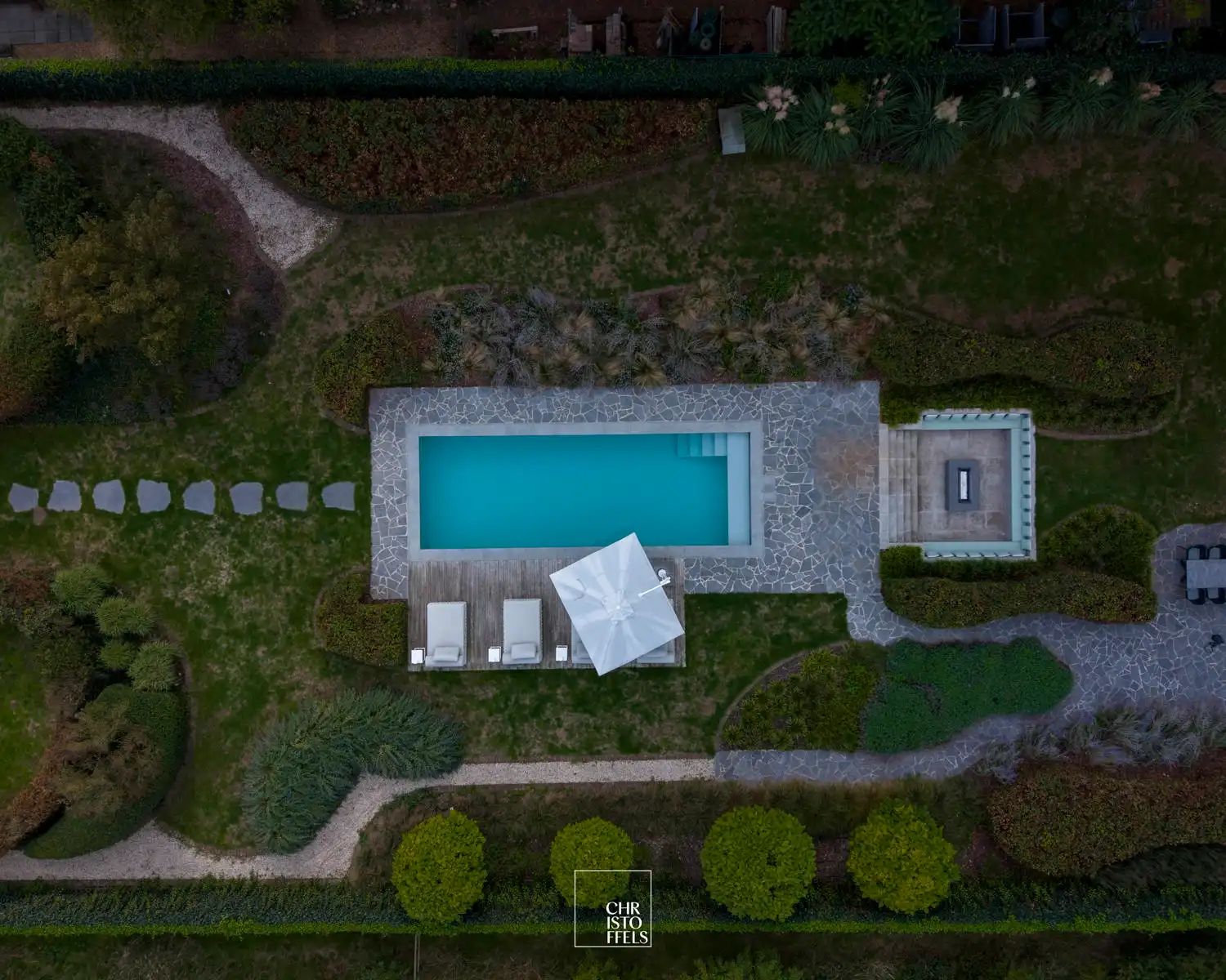 Exclusief landhuis met buitenzwembad op perceel van 2.787m² aan de bosrand. foto 14
