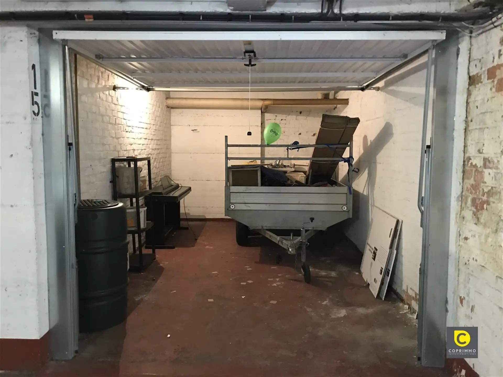 Garagebox met nieuwe poort foto 2