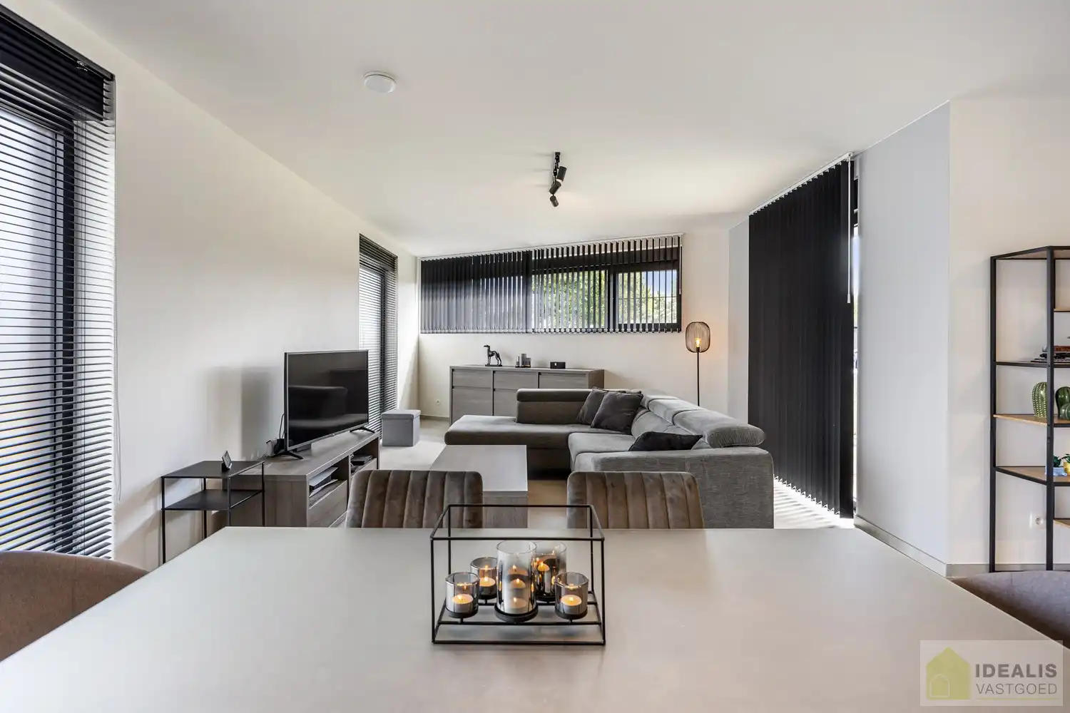 PRACHTIGE NIEUWBOUWWONING (2% REGISTRATIERECHTEN MOGELIJK!) MET EEN HEERLIJK LICHTRIJKE WOONKAMER MET OPEN KEUKEN, RUIME BERGING, BUREEL, 3 SLAAPKAMERS, RUIME DRESSING EN RUIME BADKAMER VOORZIEN VAN ALLE COMFORT! EEN HEERLIJK RUIM HUIS MET EEN NAAR WENS AAN TE LEGGEN TUIN, OP EEN GEGEERDE LOCATIE NABIJ HET CENTRUM VAN PEER! foto 11