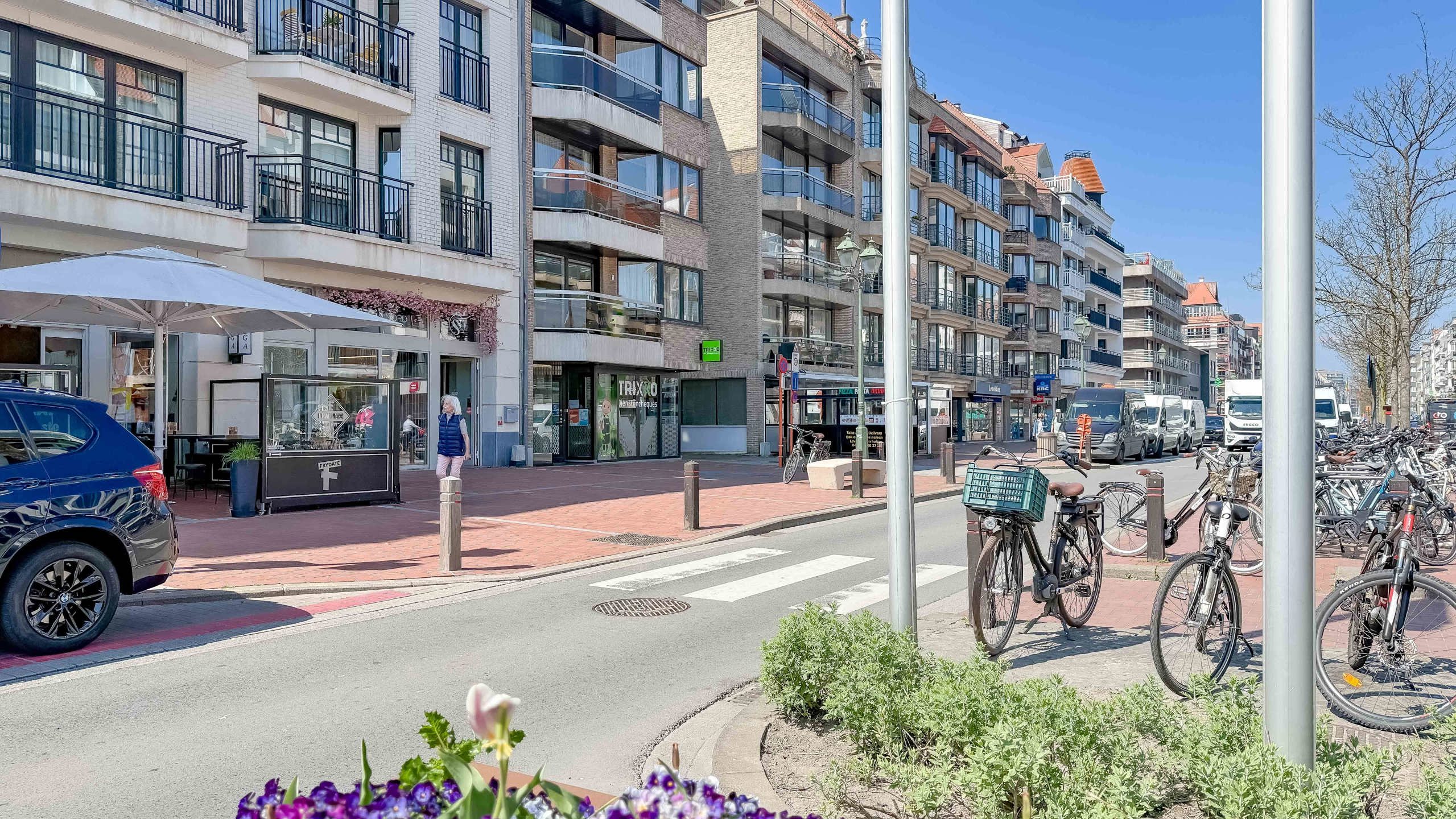 Ruim HOEKAPPARTEMENT met groot terras, op de Lippenslaan... foto 3