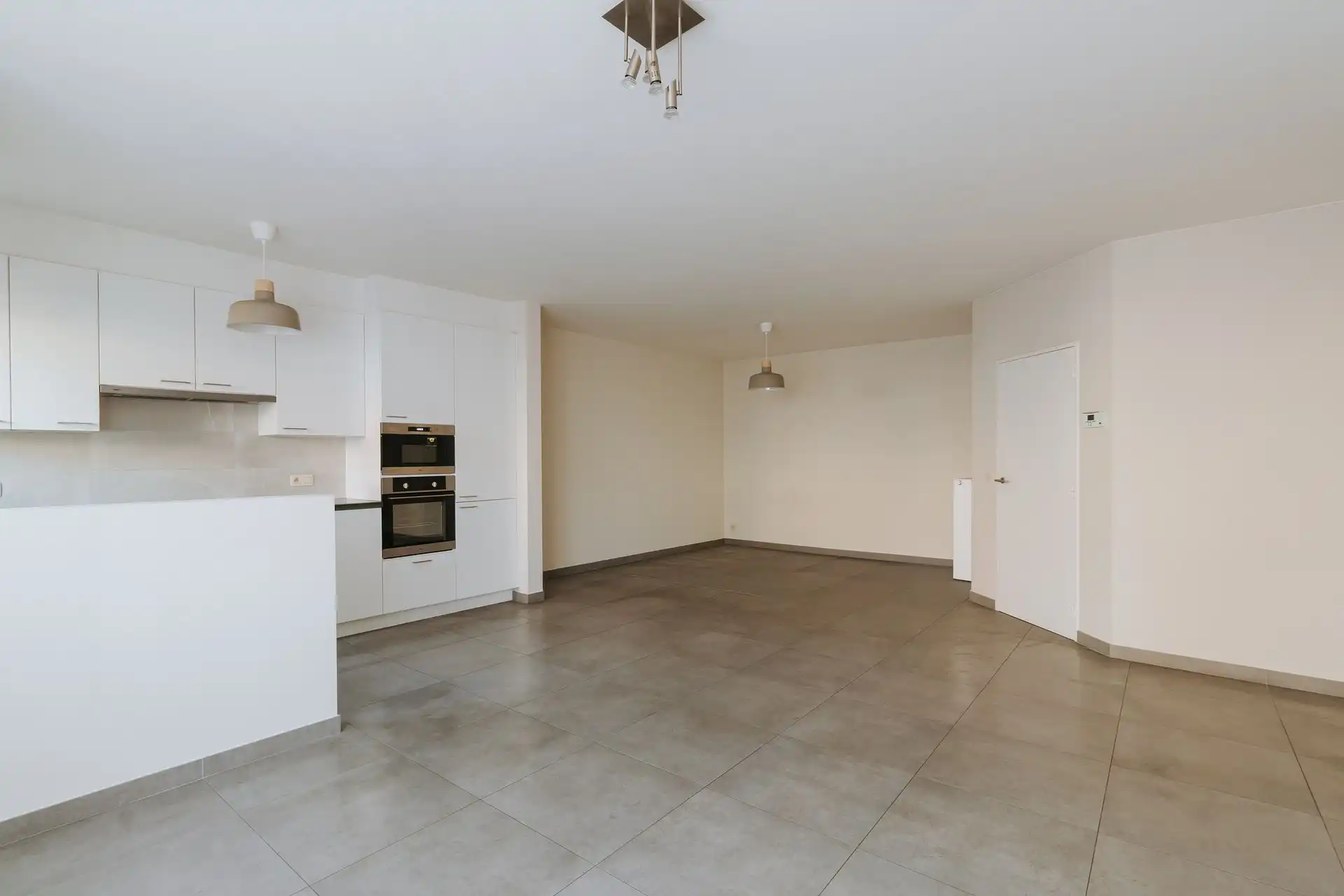 Twee slaapkamer appartement met terras en autostaanplaats foto 4