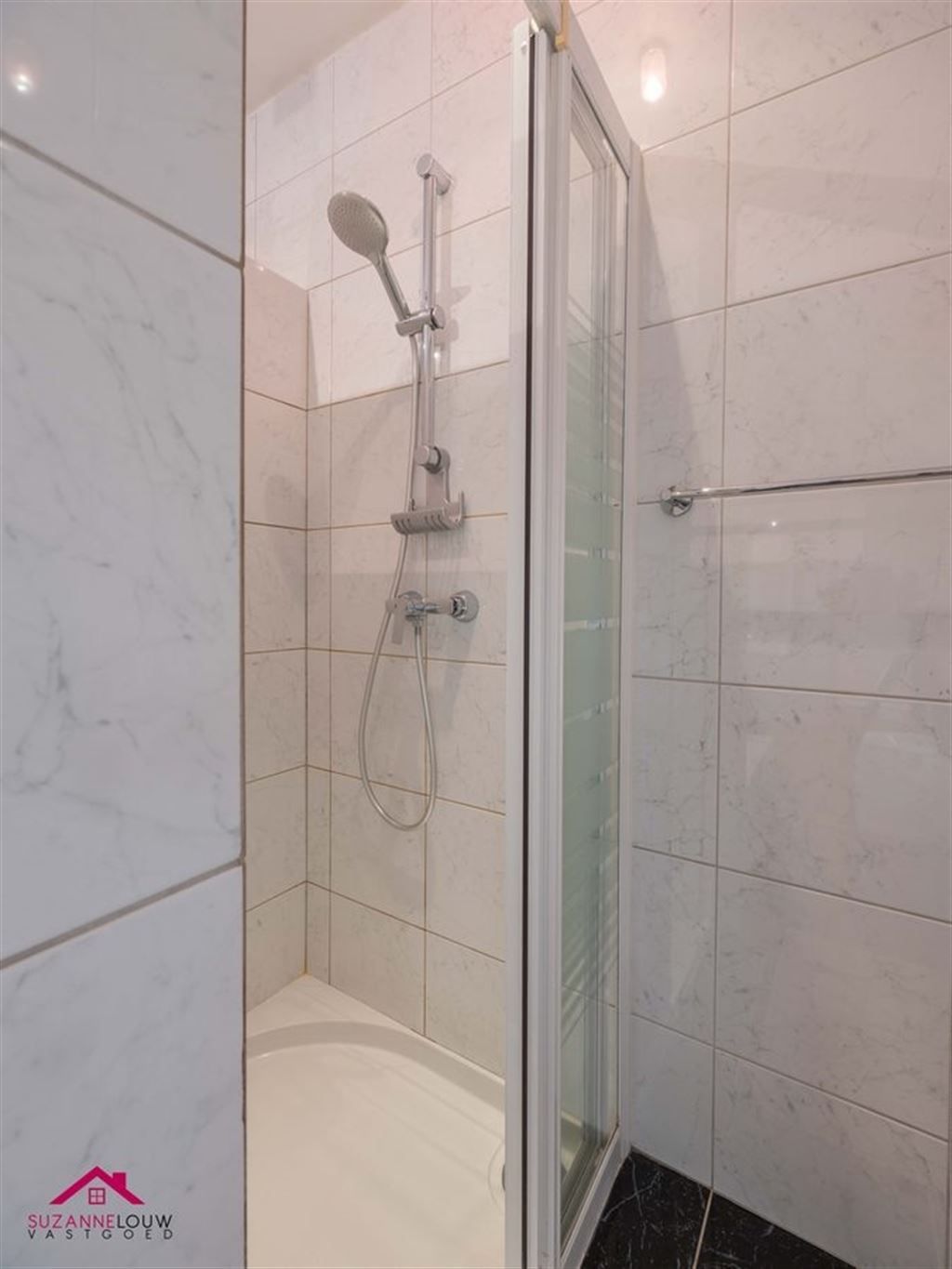 Ruime vrijstaande en instapklare woning in hedendaagse stijl foto 43