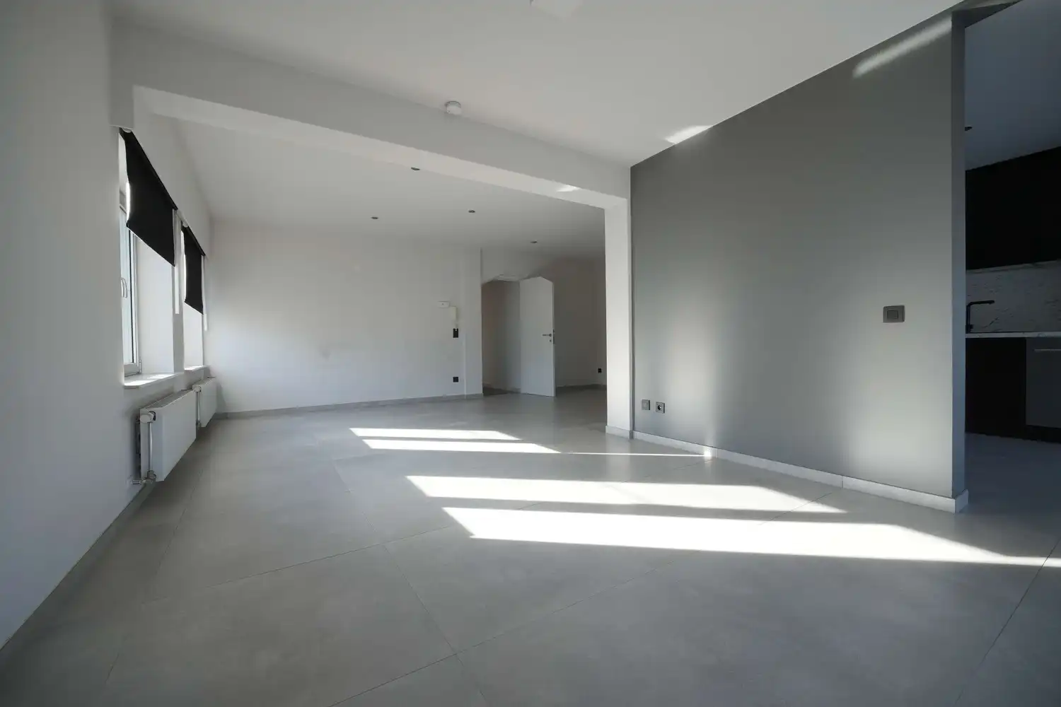 Ruim 3-slaapkamerappartement nabij centrum Genk met optie garage foto {{pictureIndex}}