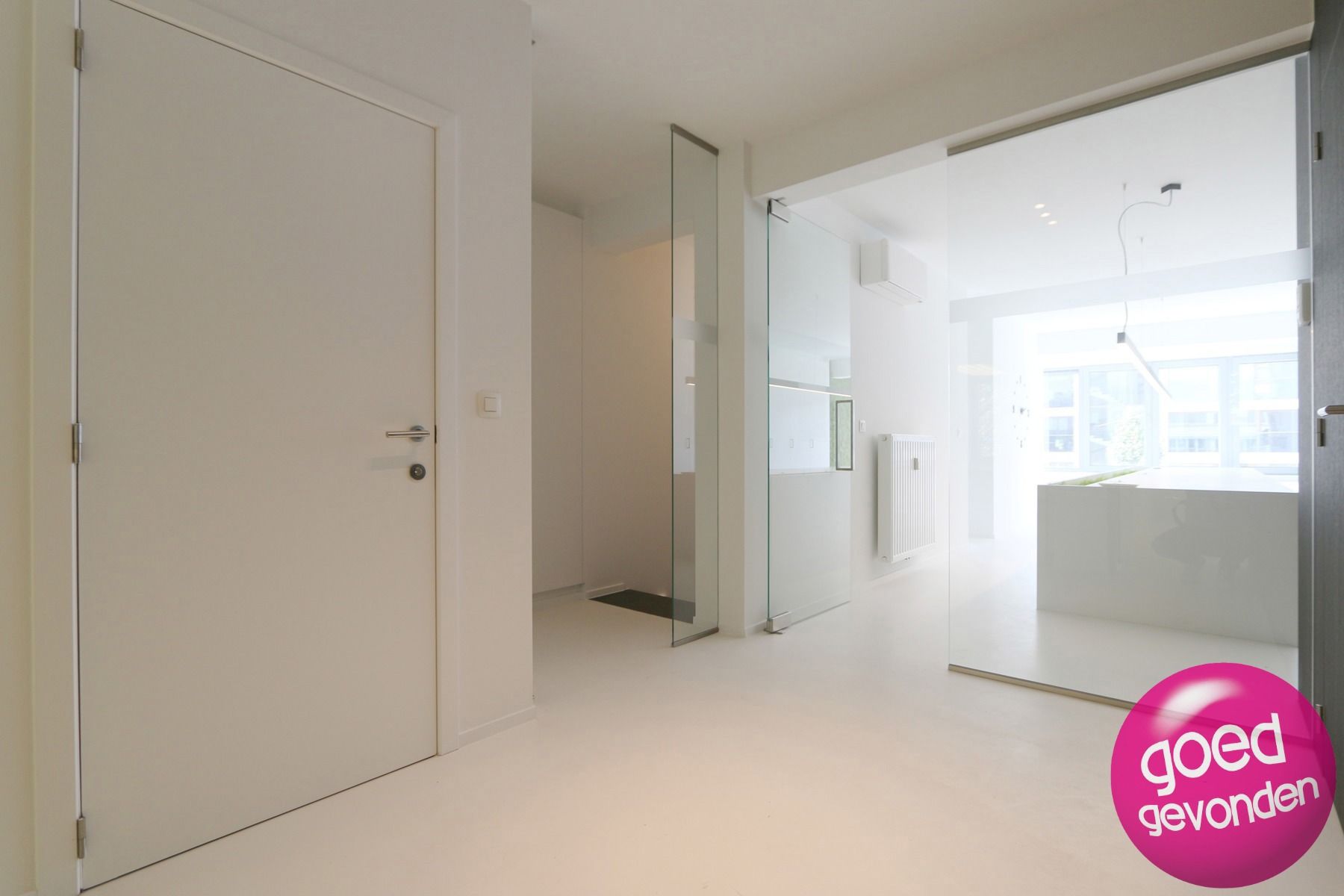 PLUG-IN modern kantoor + veel passage foto 32