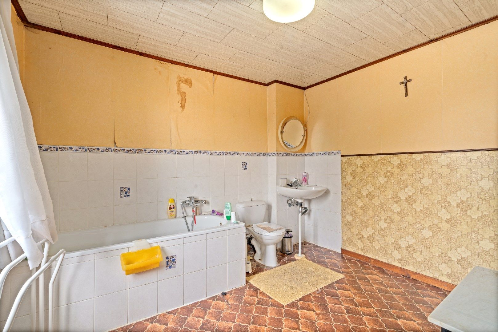 Loods met te renoveren woning foto 11