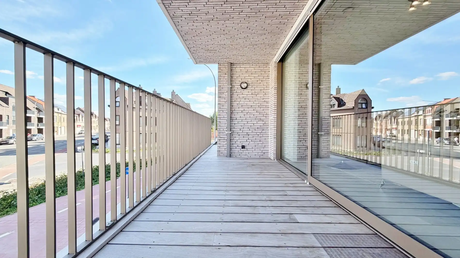 Lichtrijk en instapklaar appartement met ruim terras en open zicht incl. parkeerplaats in kelder. foto 7