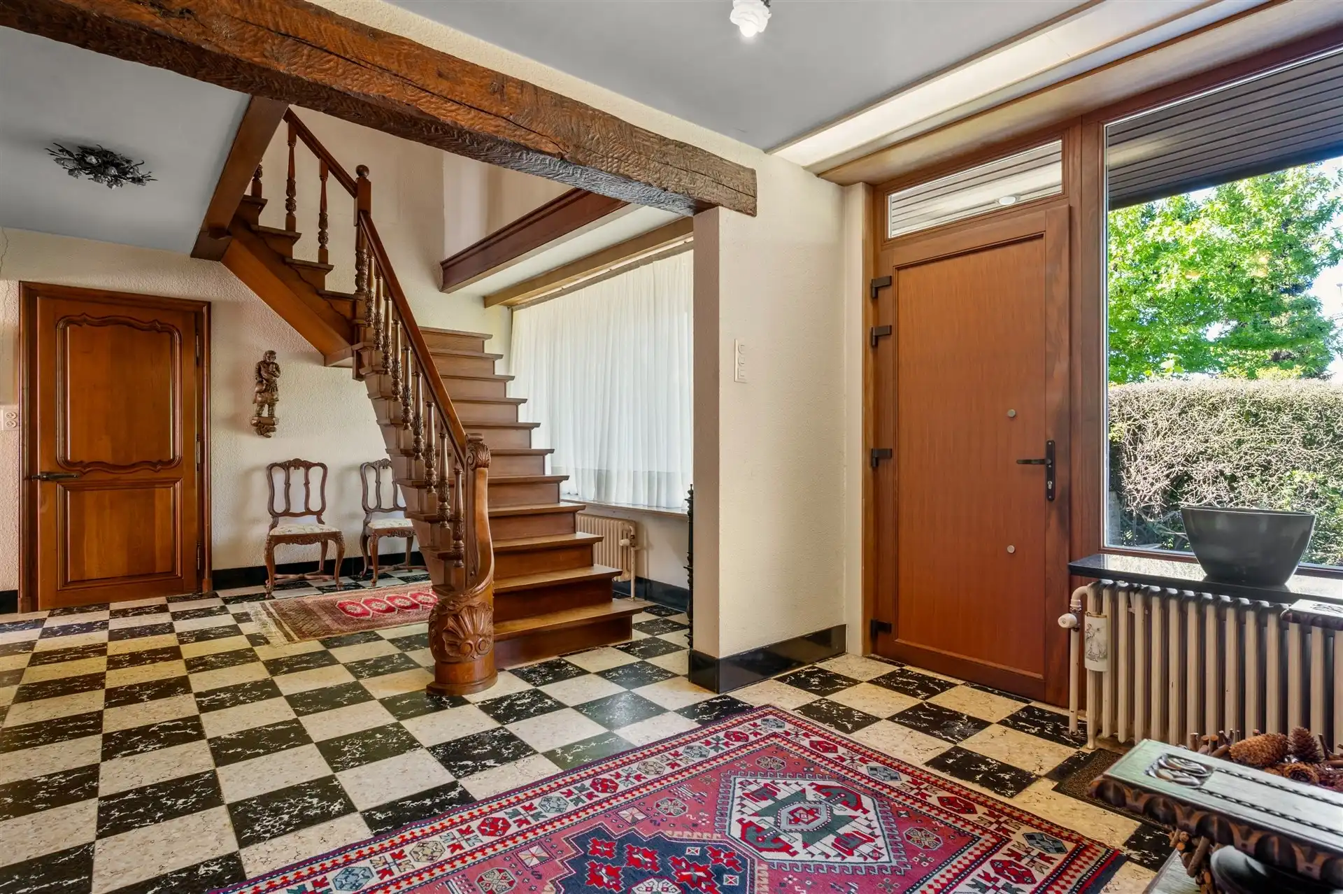Bijzonder unieke villa op zeer ruim perceel foto 4