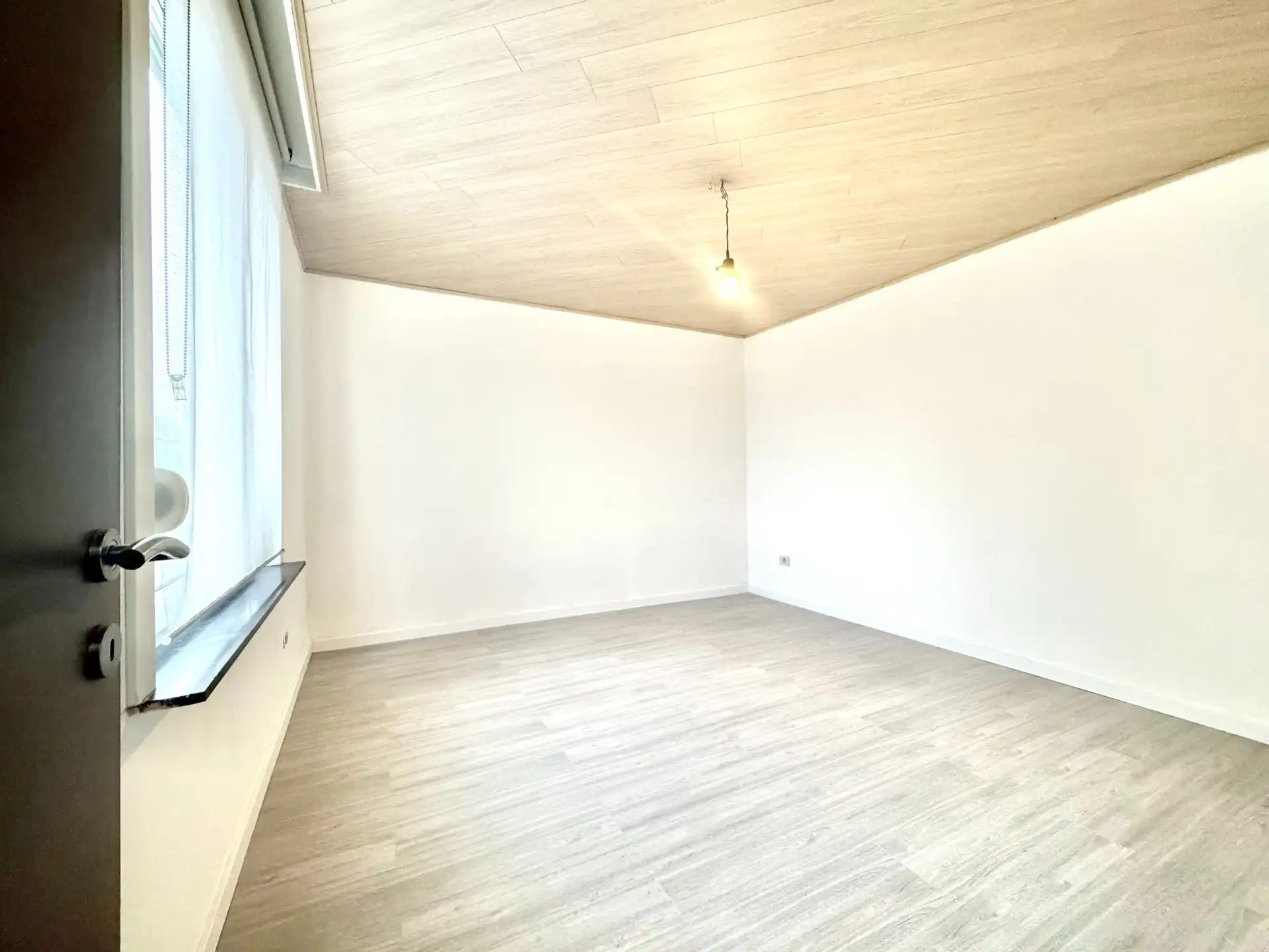 HALFOPEN WONING | 3 SLPKS | TUIN | GARAGE | 248 M² foto 10