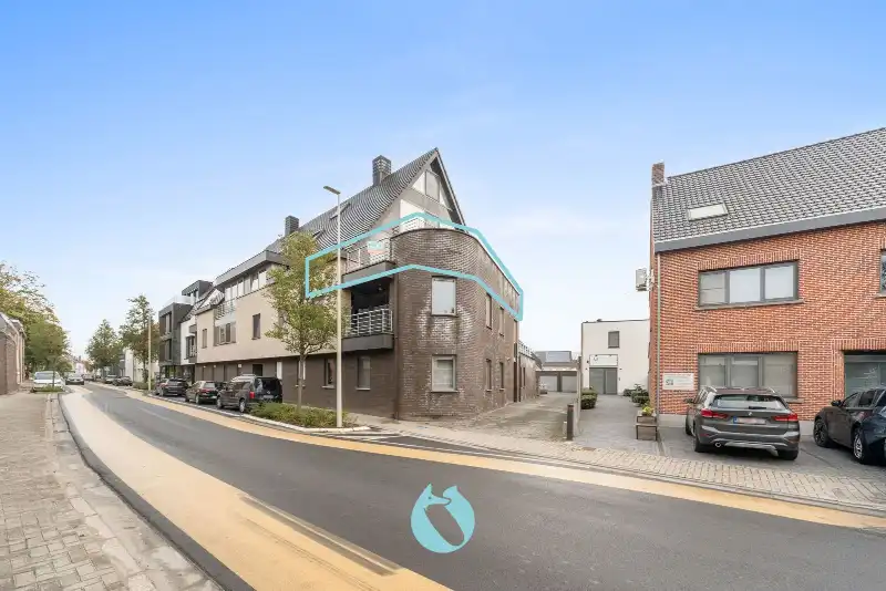 Dit prachtig en ruim appartement met één van de mooiste terrassen te Evergem is gelegen in de Kapellestraat foto {{pictureIndex}}