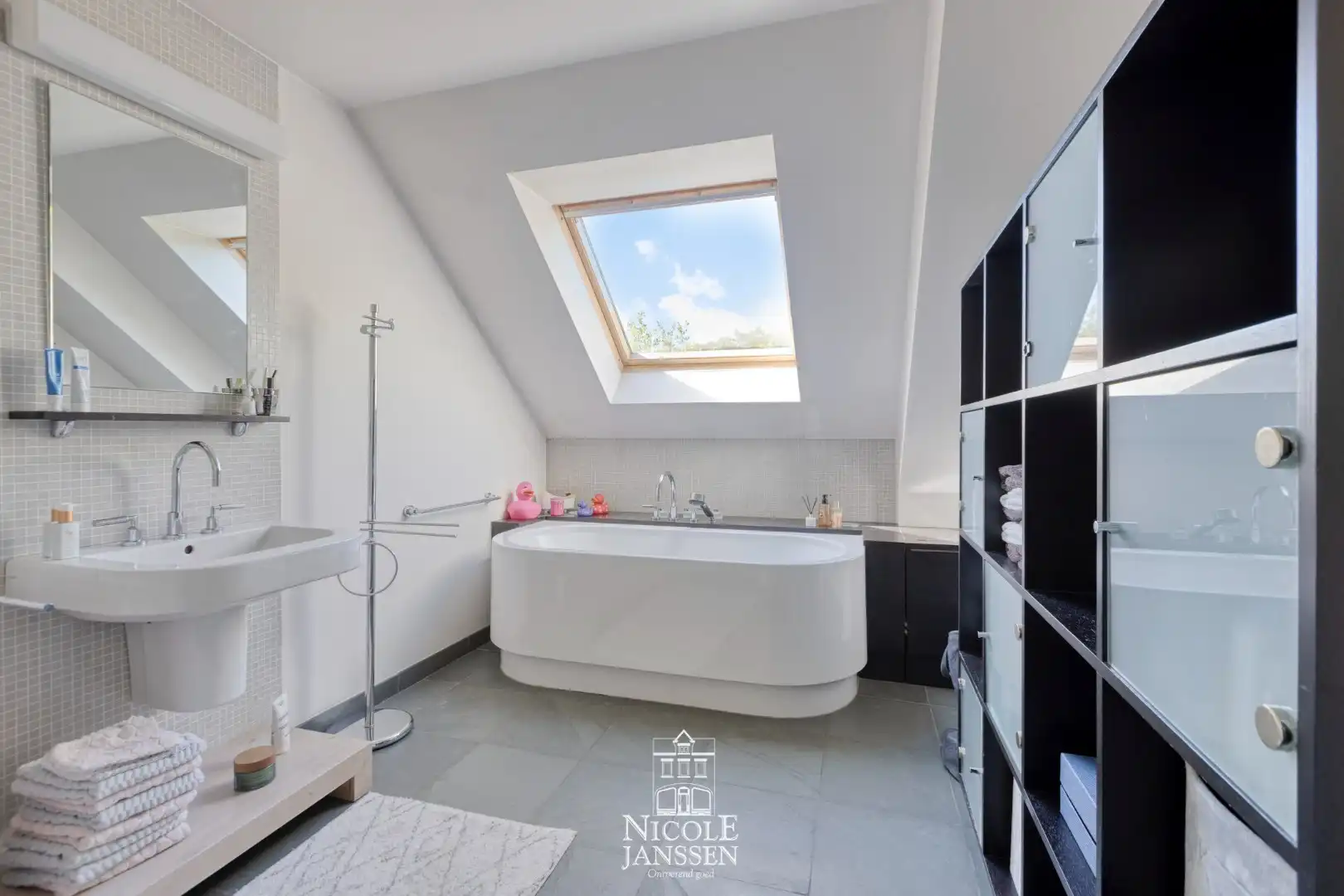 Combinatie praktijkruimte met woning foto 23