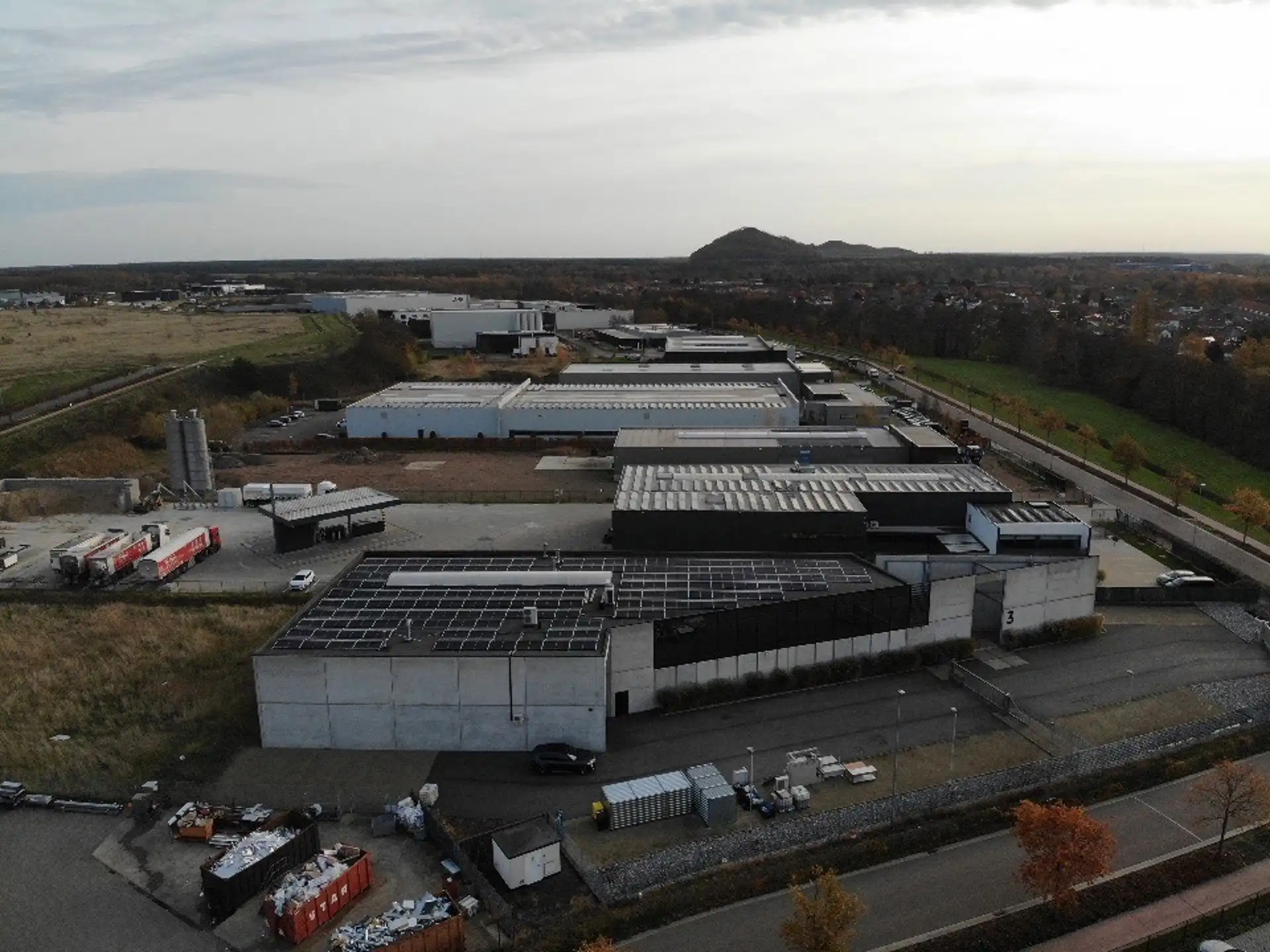 Uitzonderlijk bedrijfsgebouw op Genk-Noord foto 23