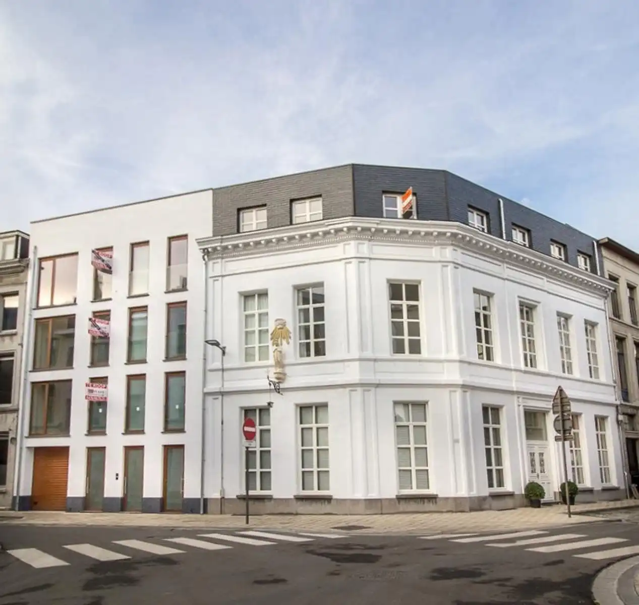 Trendy gemeubeld appartement in Sint-Andries  foto {{pictureIndex}}