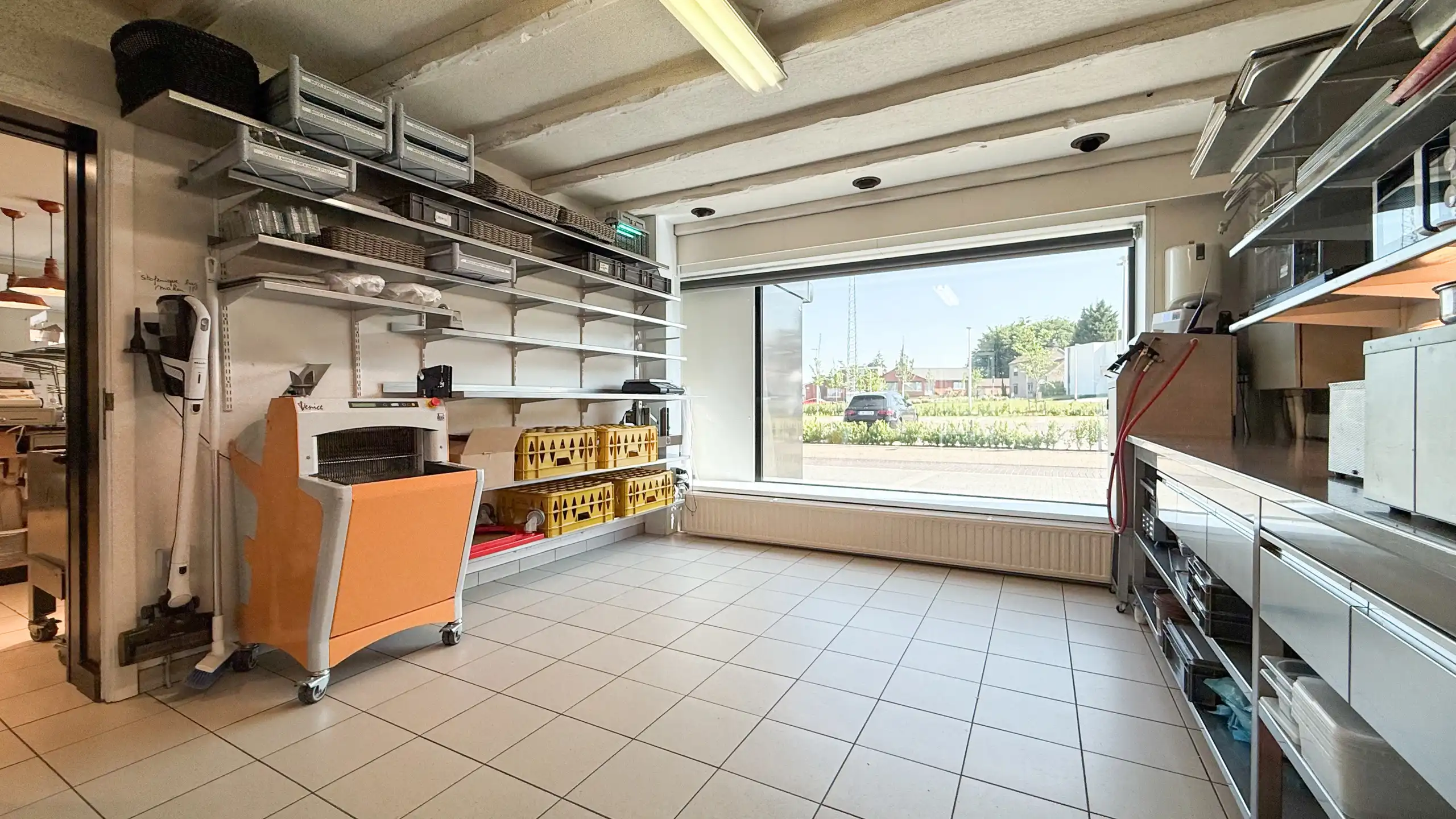 Uitstekende bakkerij met woonst en grote werkruimte in Zolder! foto 21